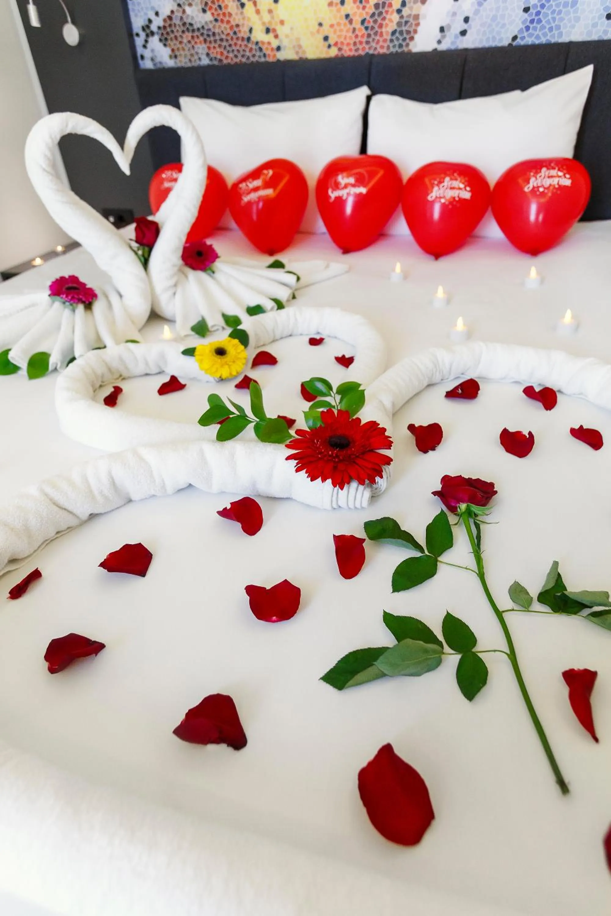 Bed in Optimum Luxury Hotel&Spa