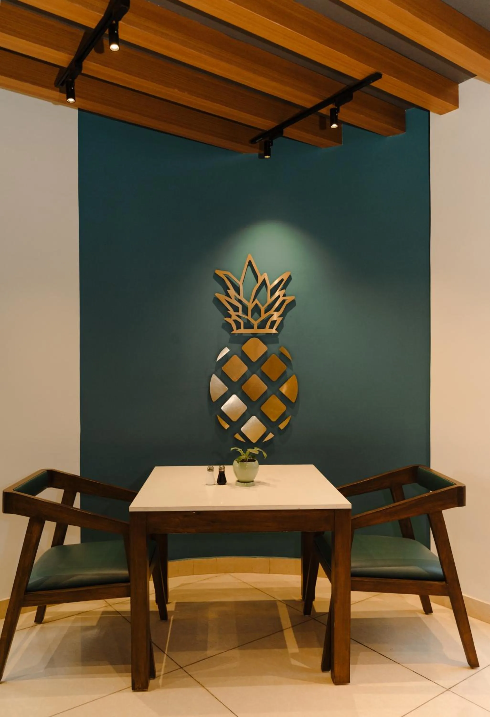 Restaurant/places to eat in Regal Business Suites