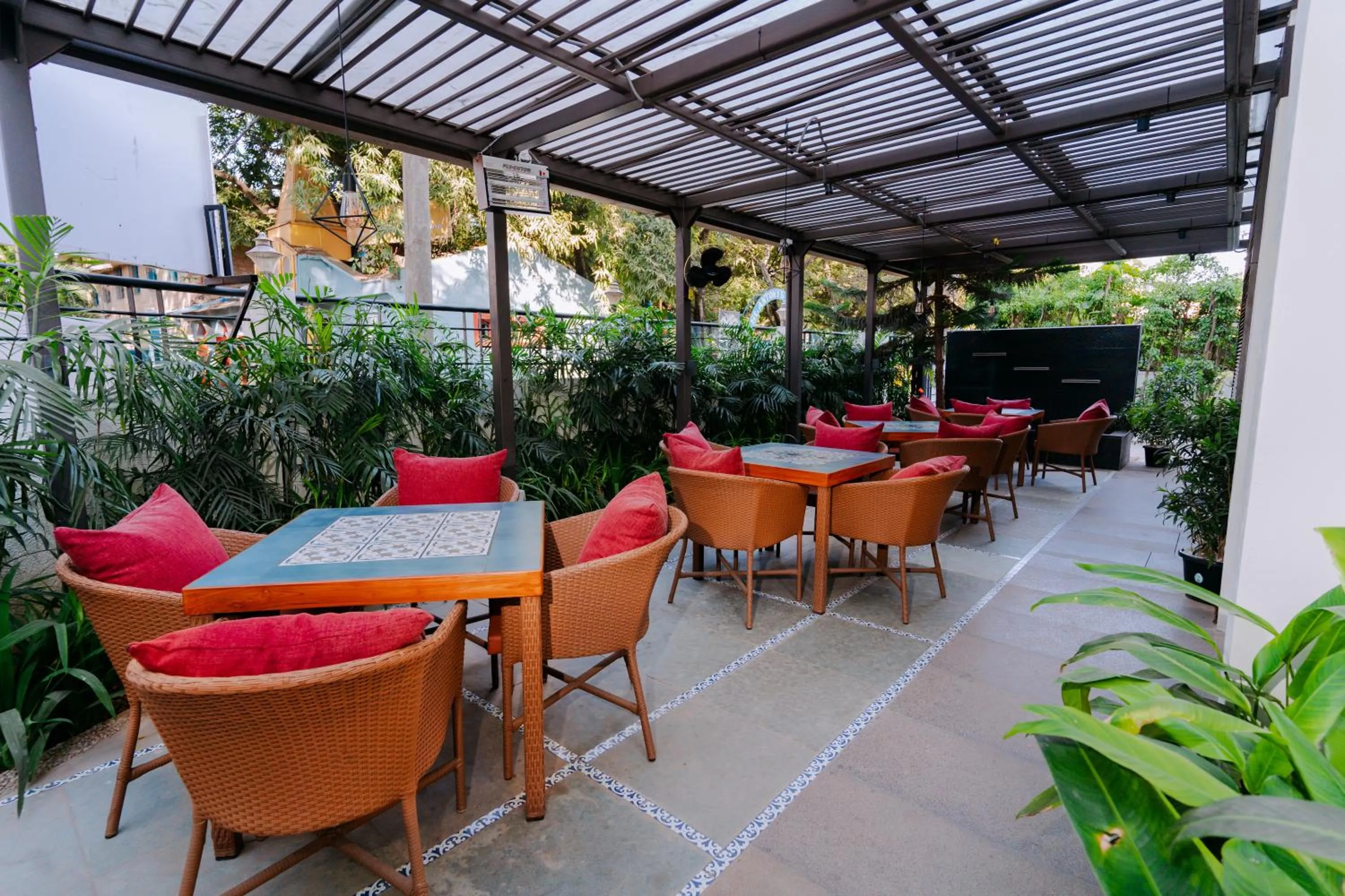 Restaurant/places to eat in Regal Business Suites