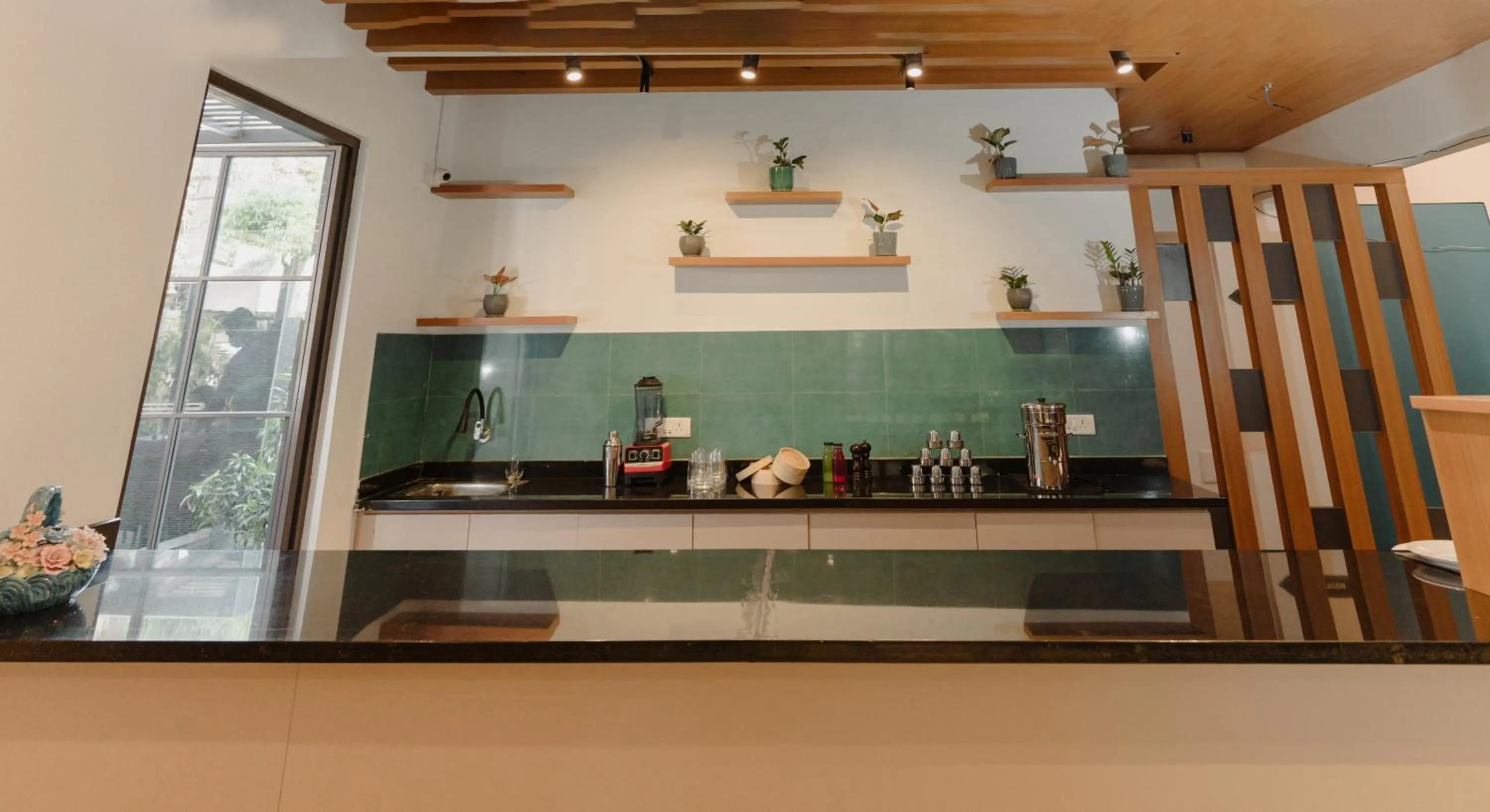 Restaurant/places to eat in Regal Business Suites