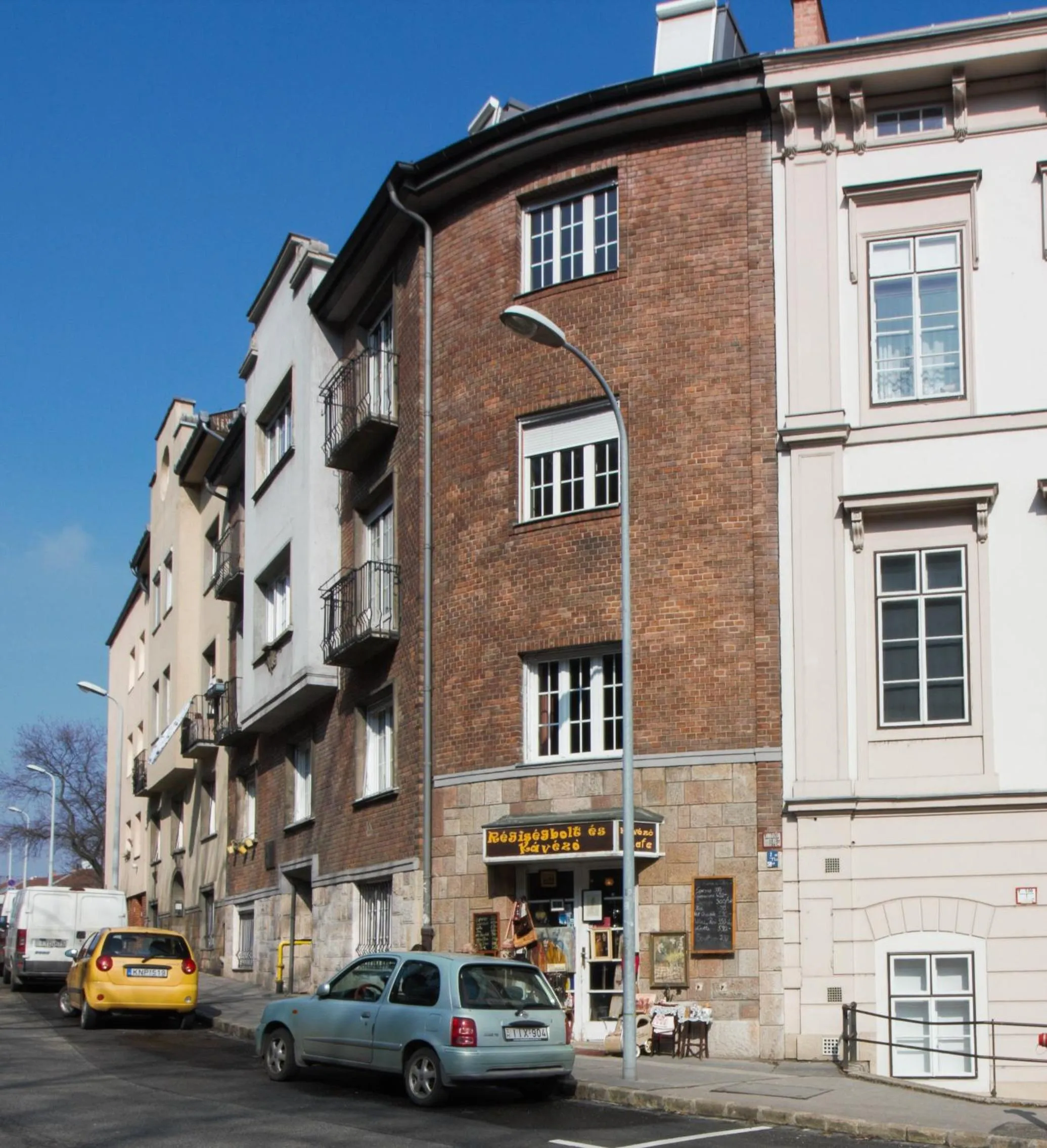 Property building in Buda Castle Serpentine Apartments
