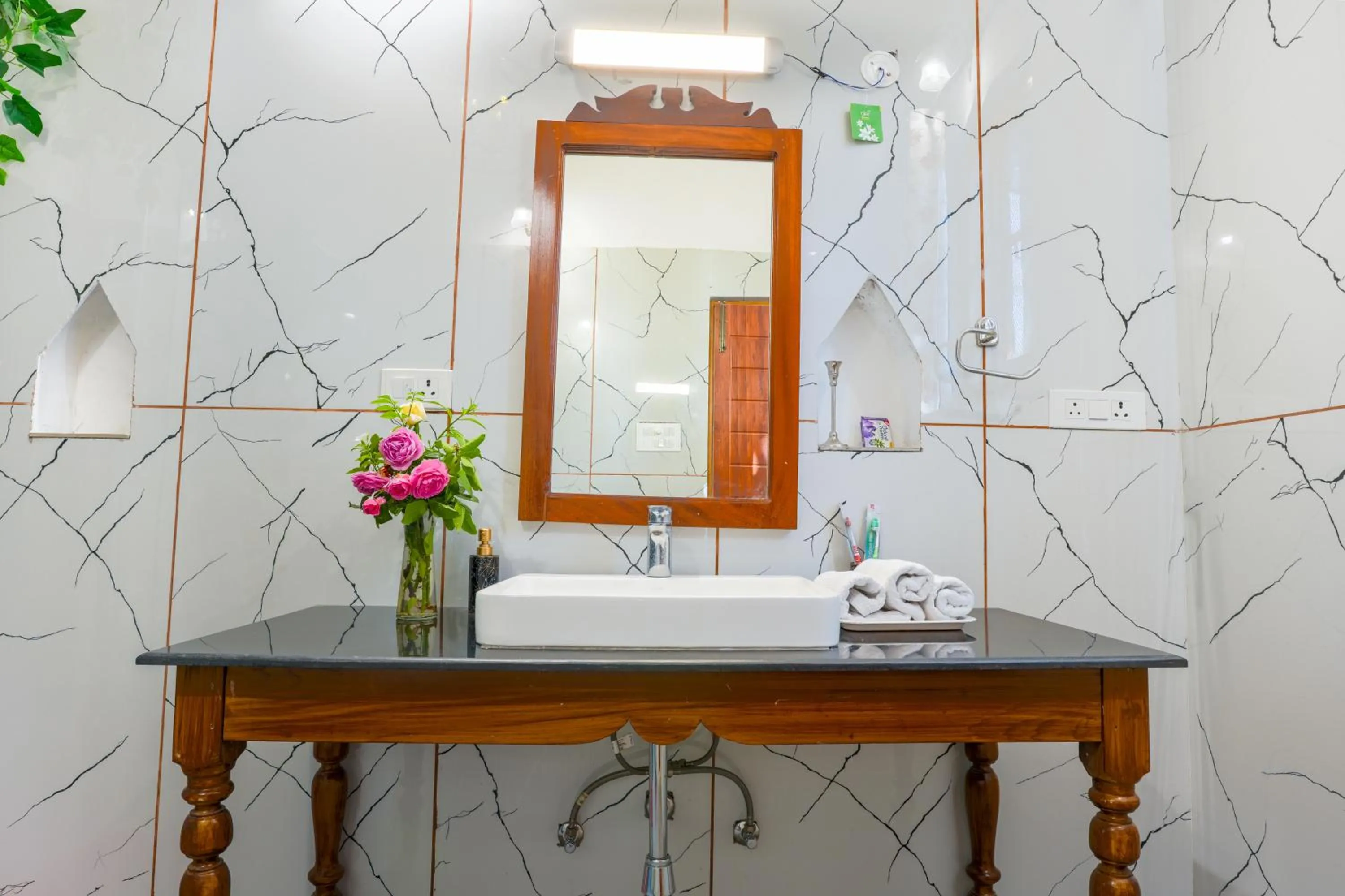 Shower in Seclude Nahan, Bantony Cottage