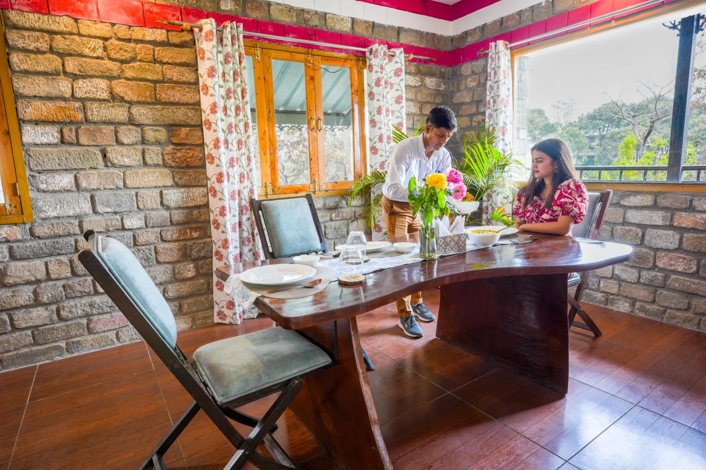 Seating area in Seclude Nahan, Bantony Cottage
