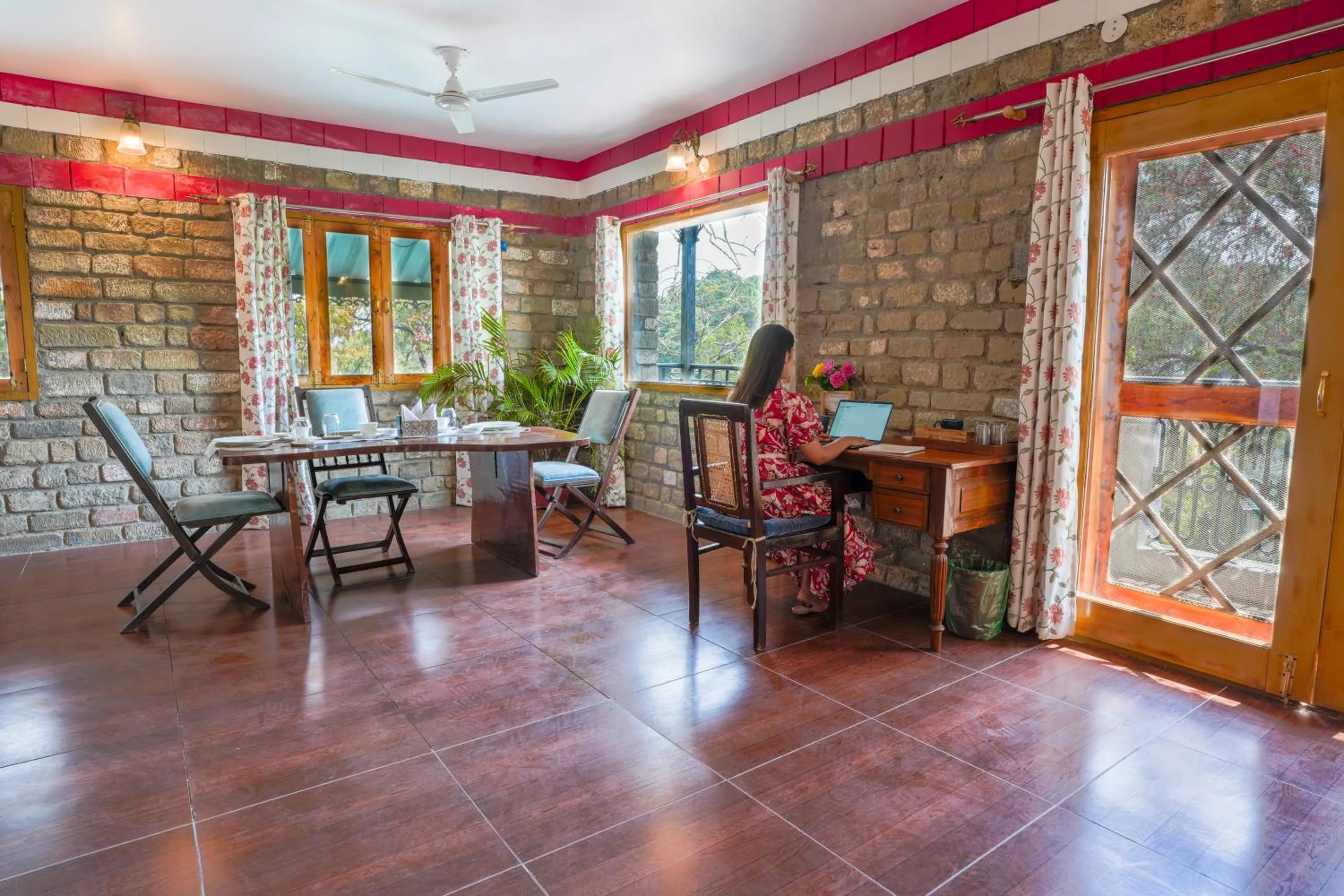 Seating area in Seclude Nahan, Bantony Cottage