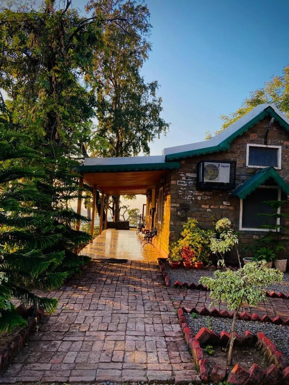 Property building in Seclude Nahan, Bantony Cottage