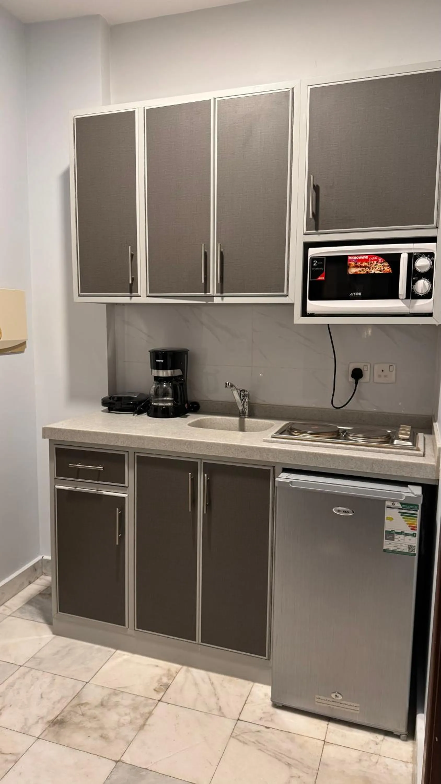 Kitchen or kitchenette in Laten Suites Al Salim Plaza