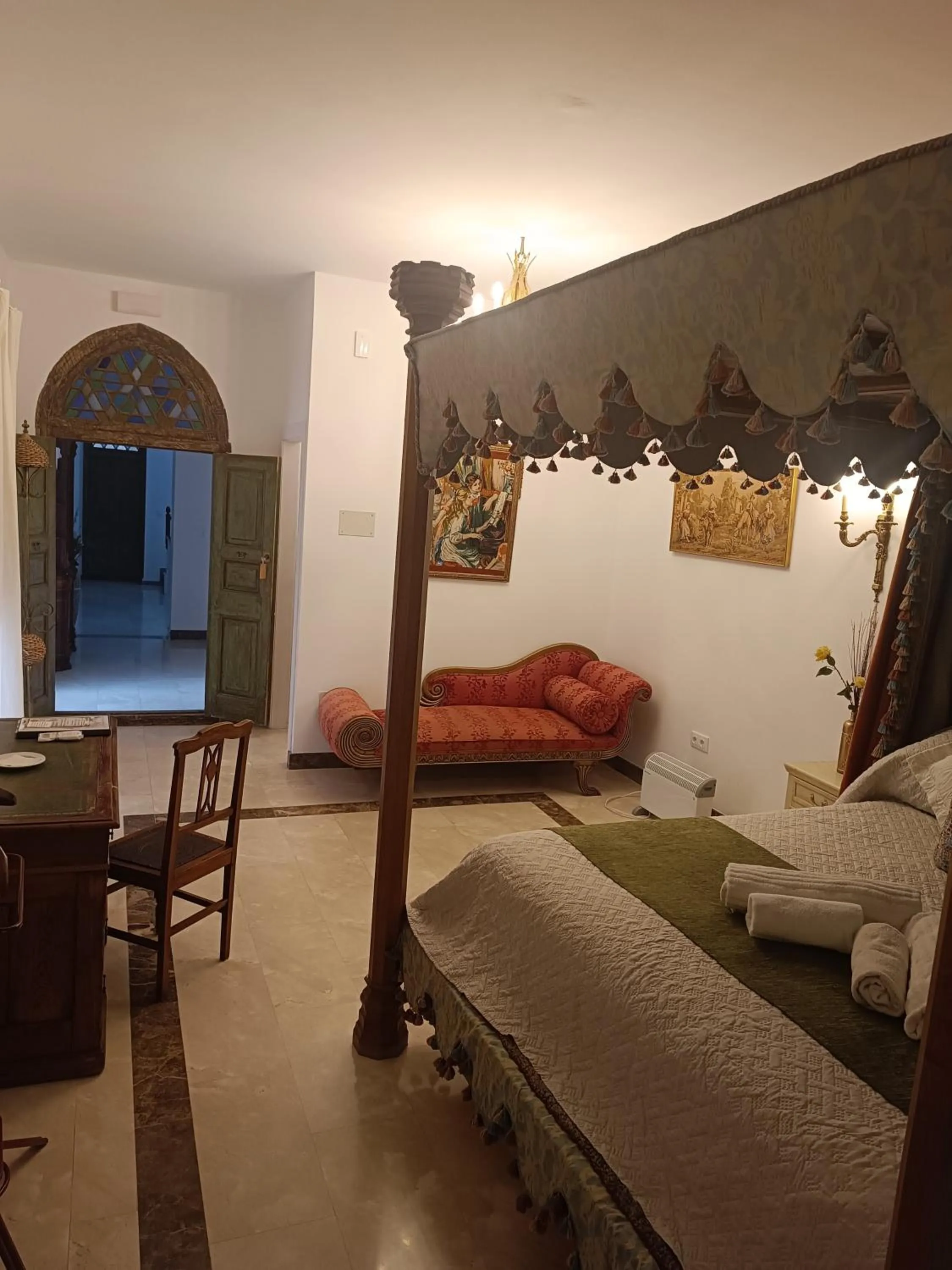 Bedroom, Bed in El Palacete de Cuevas