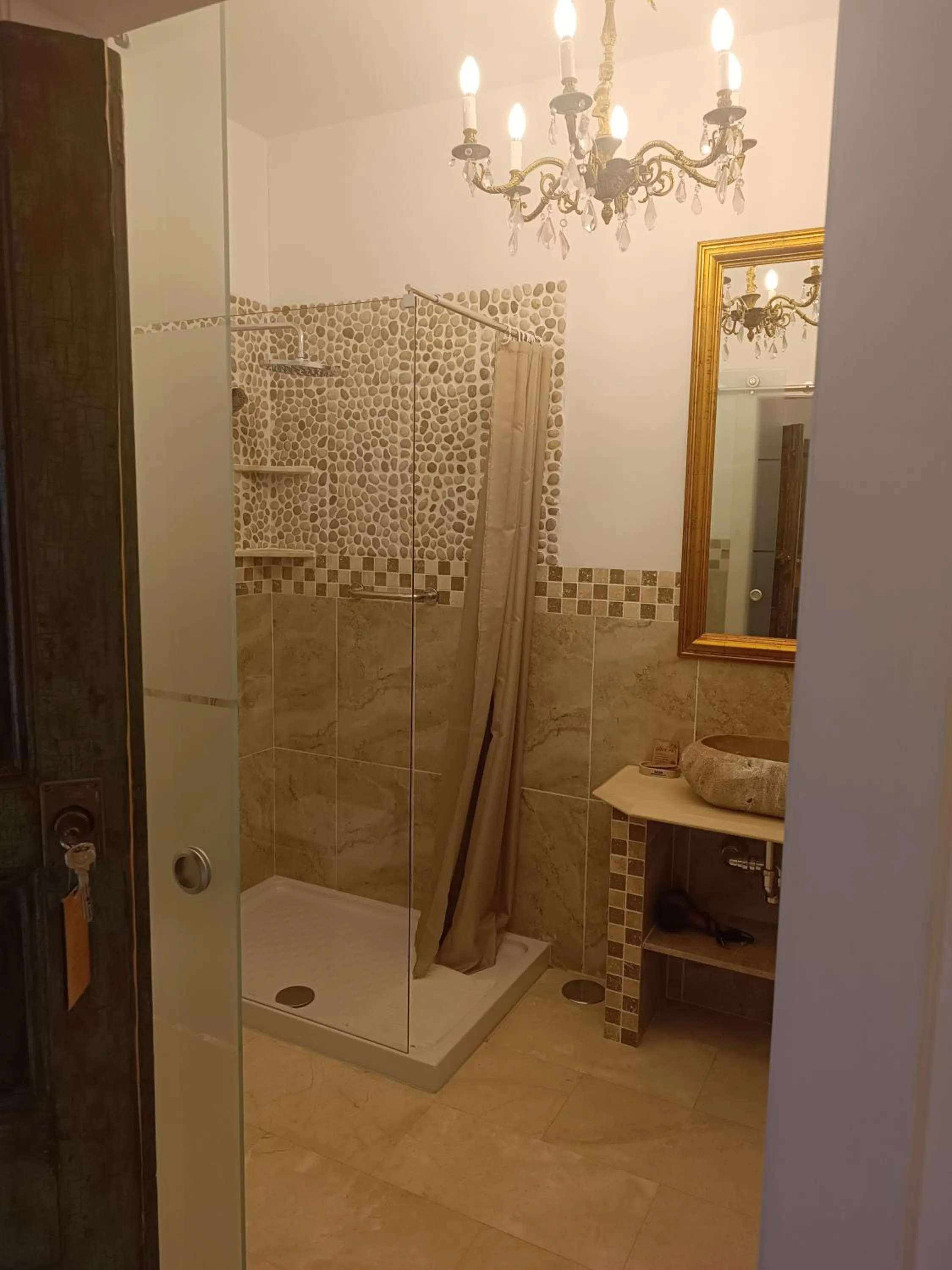 Shower in El Palacete de Cuevas