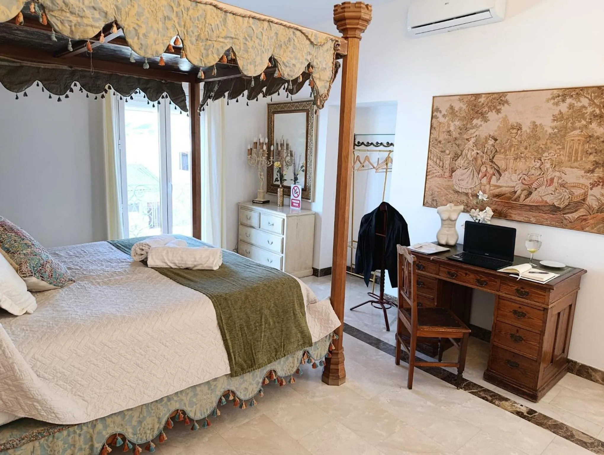 Bedroom, Bed in El Palacete de Cuevas