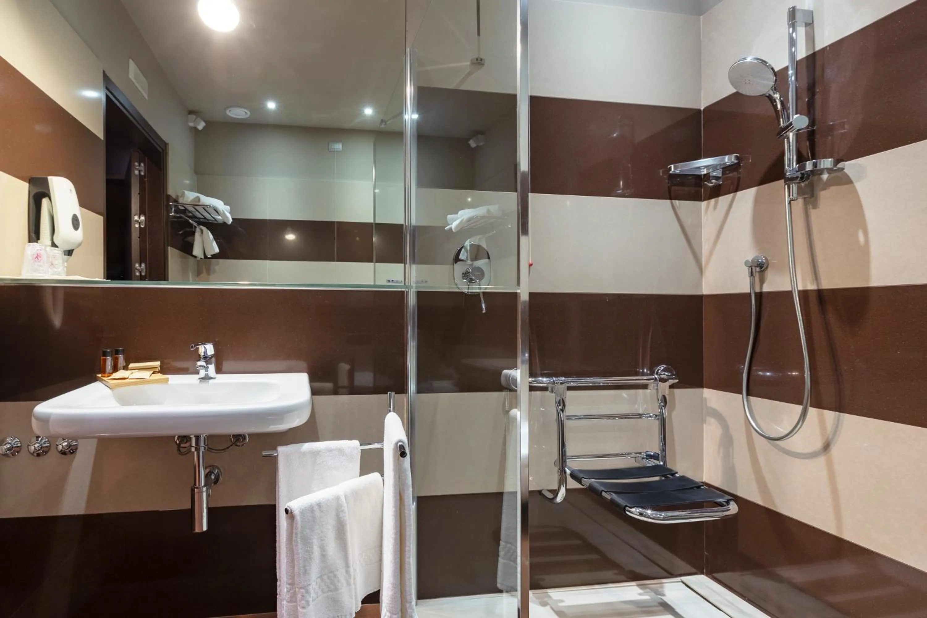 Bathroom in Hotel Vittoria