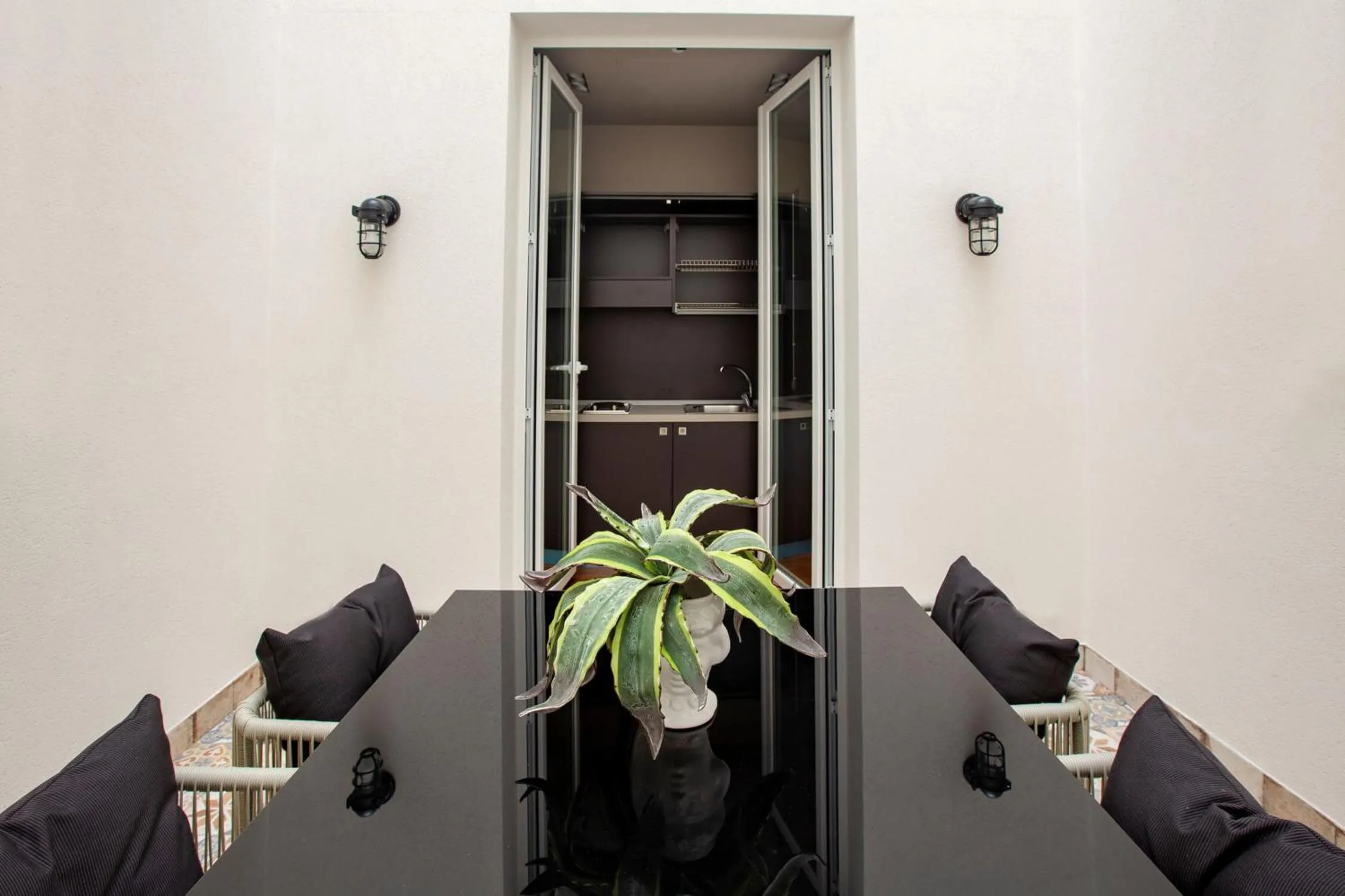 Inner courtyard view in Hotel Vittoria