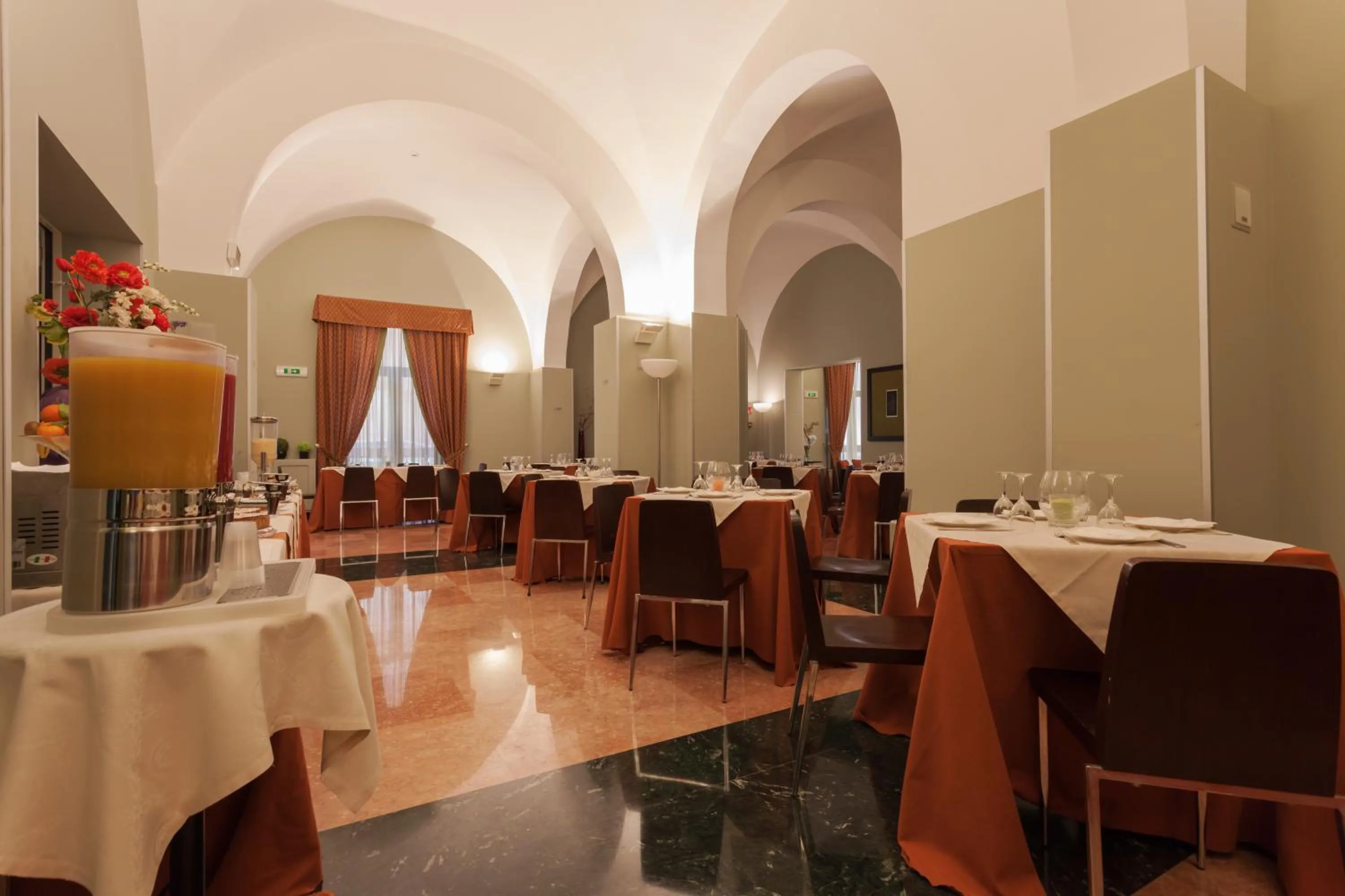 Restaurant/places to eat in Hotel Vittoria