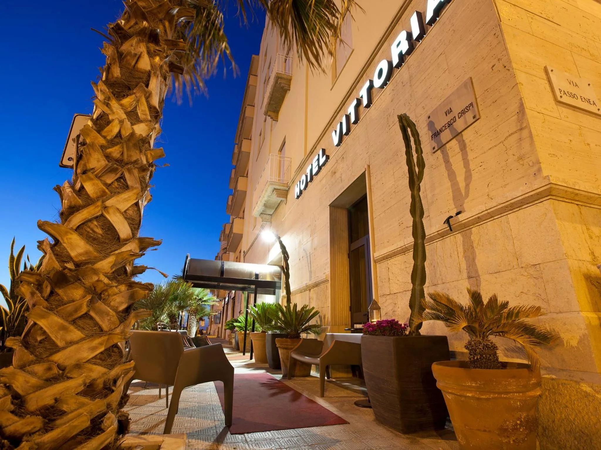 Facade/entrance in Hotel Vittoria