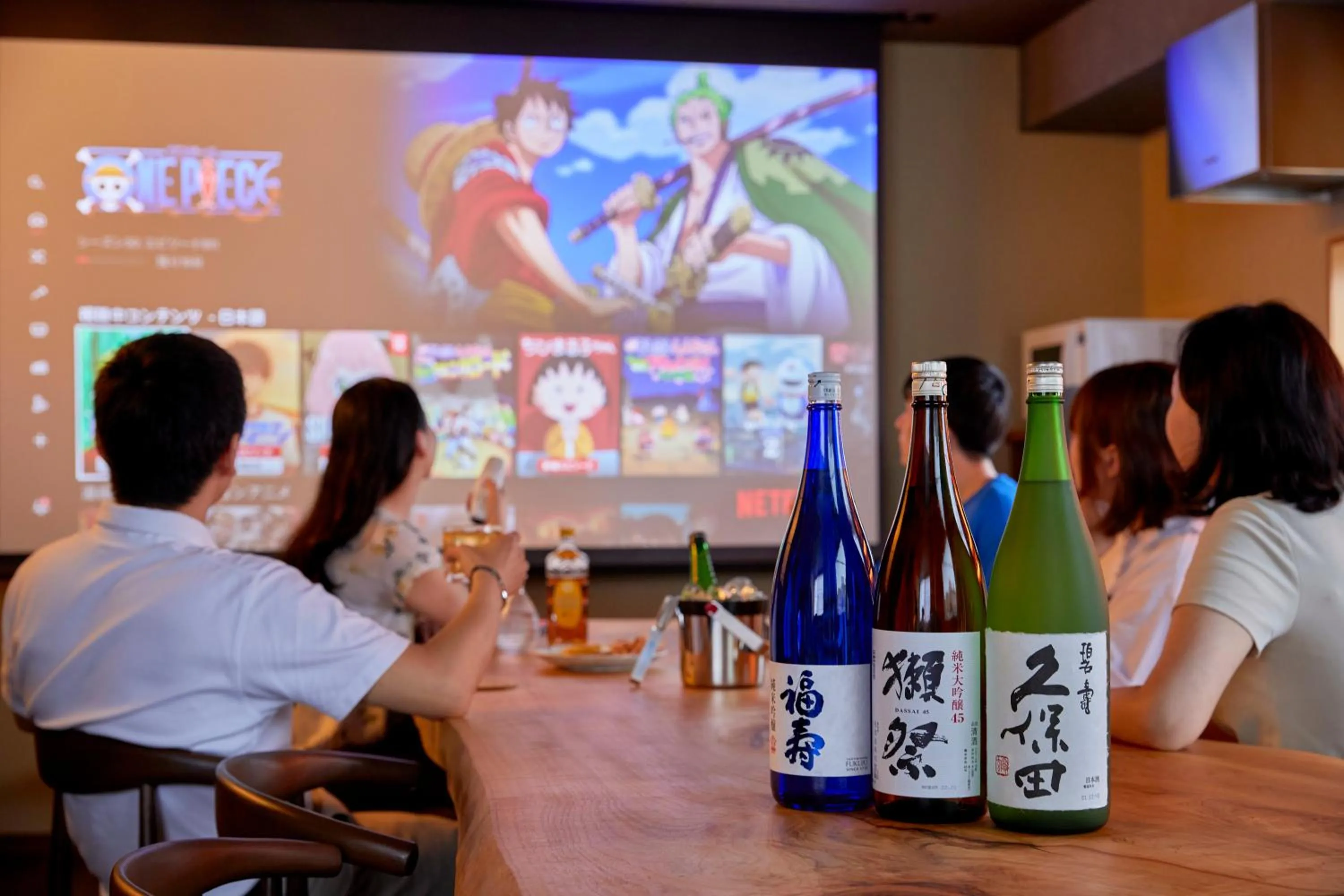 Living room in 古今 天下茶屋 with a private parking lot and a half open-air bath and direct to KIX