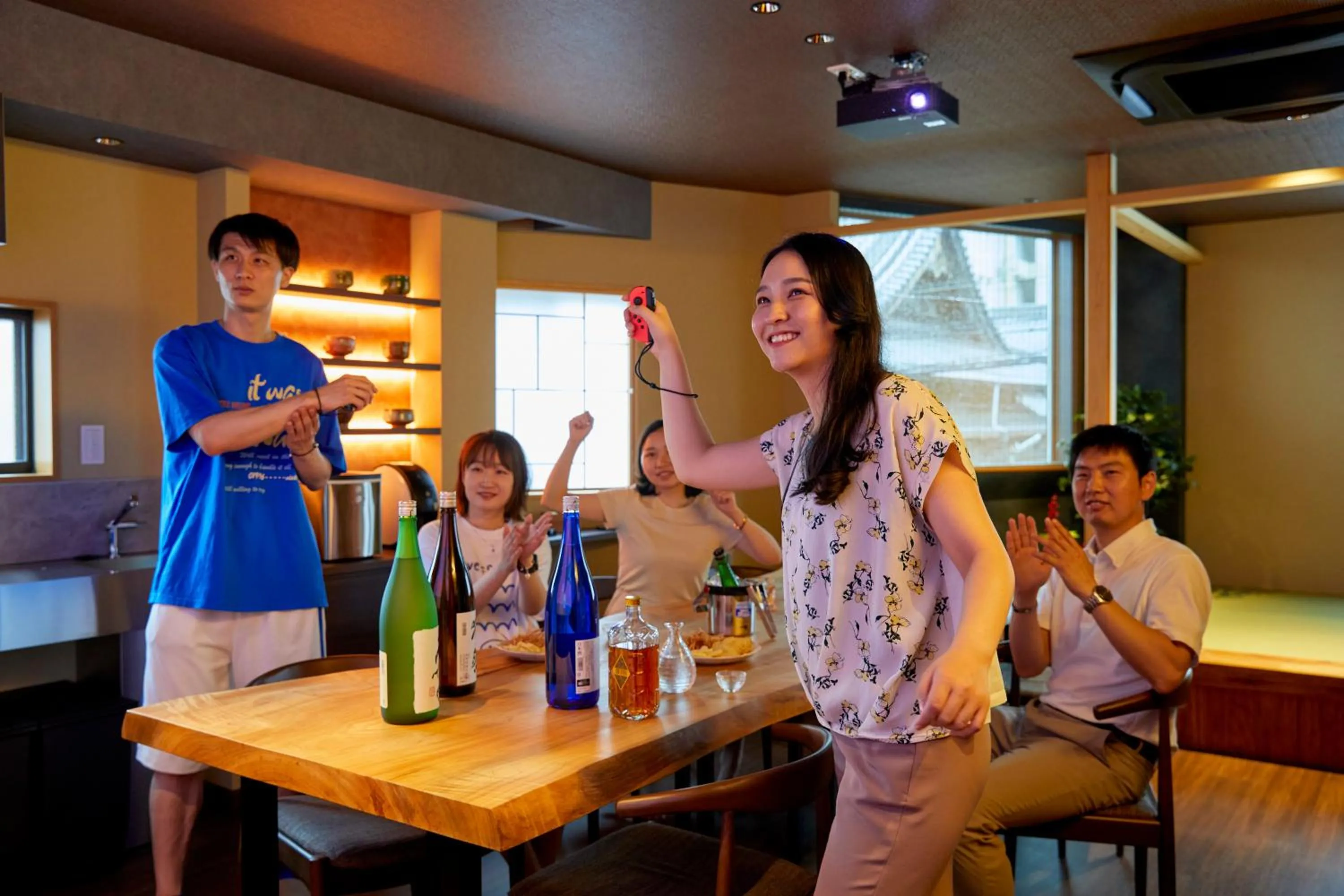 Living room in 古今 天下茶屋 with a private parking lot and a half open-air bath and direct to KIX