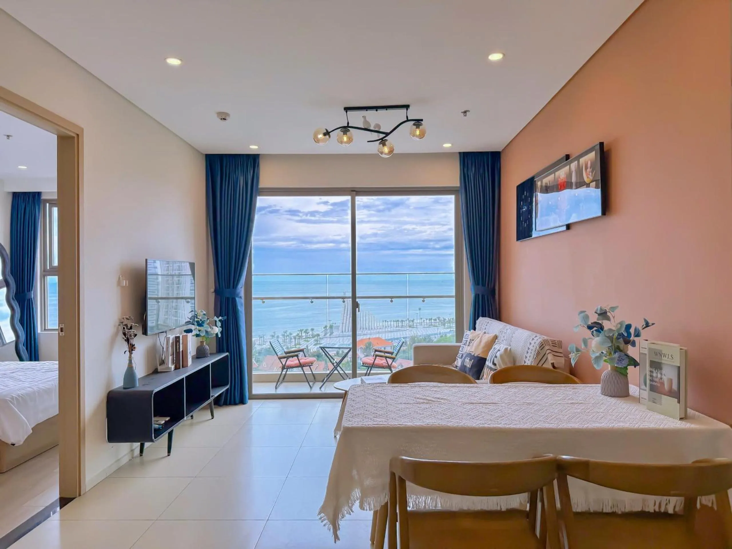 Photo of the whole room, Bed in Ken's House -The Sóng Condotel Vũng Tàu