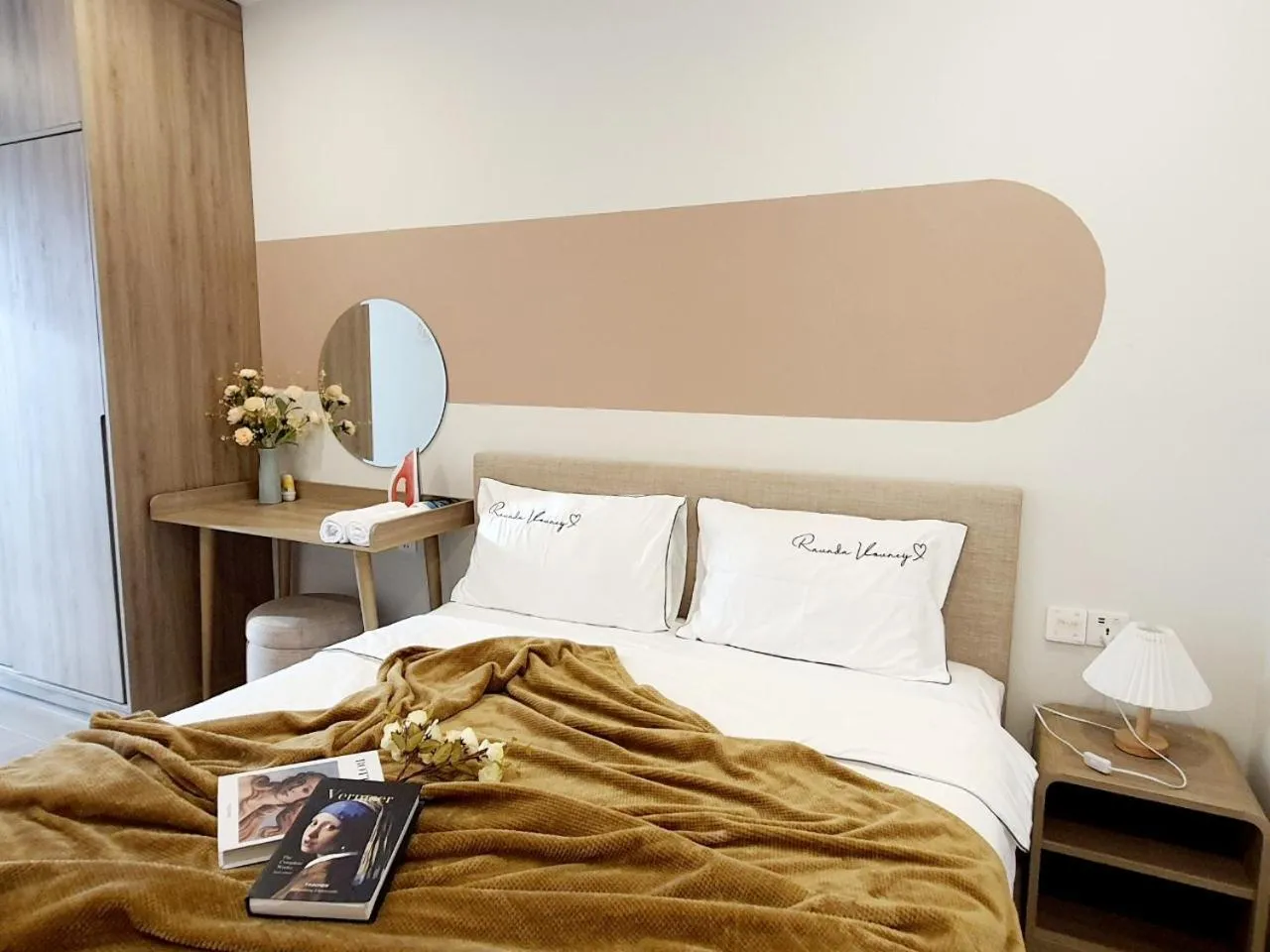 Photo of the whole room, Bed in Ken's House -The Sóng Condotel Vũng Tàu