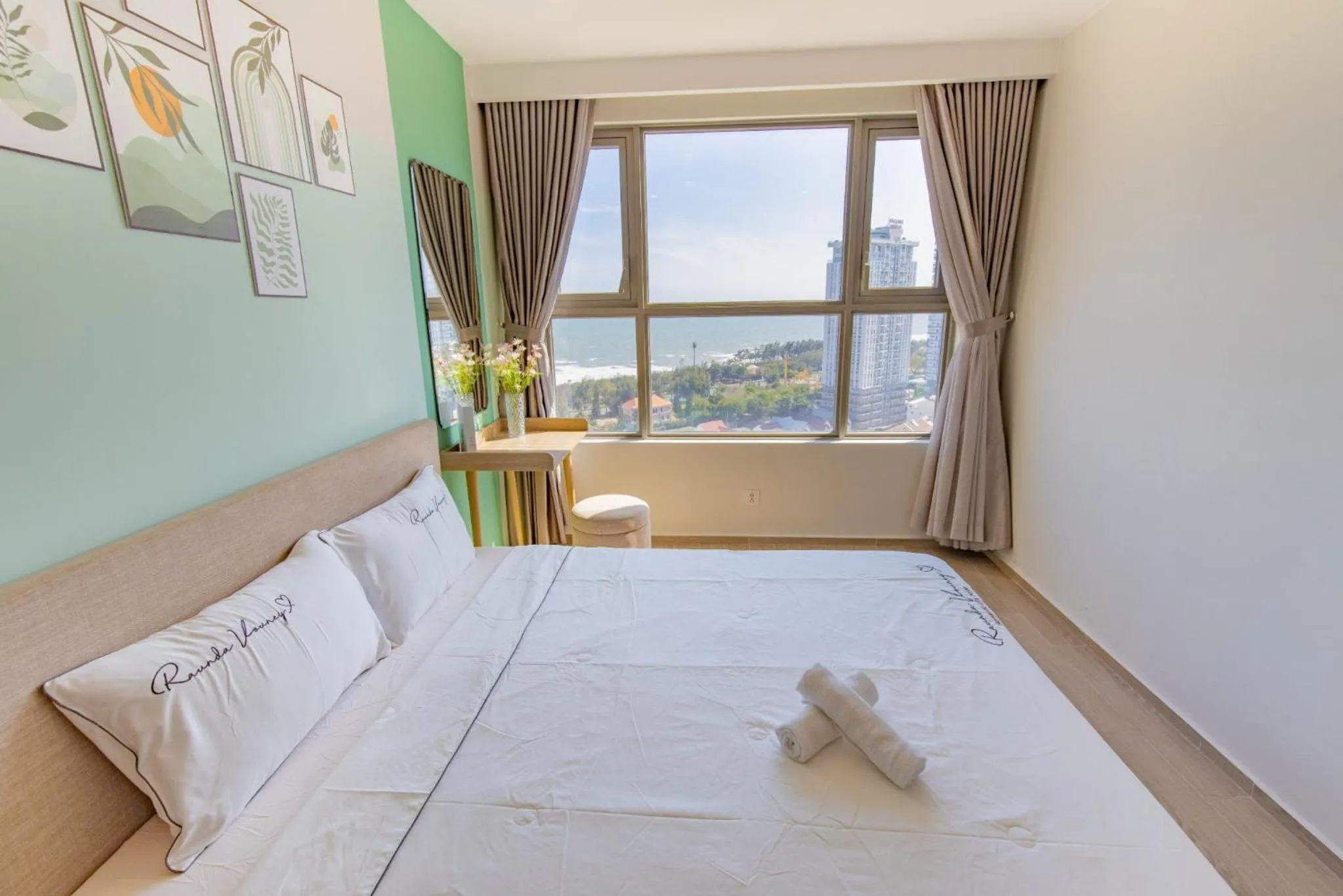 Natural landscape, Bed in Ken's House -The Sóng Condotel Vũng Tàu