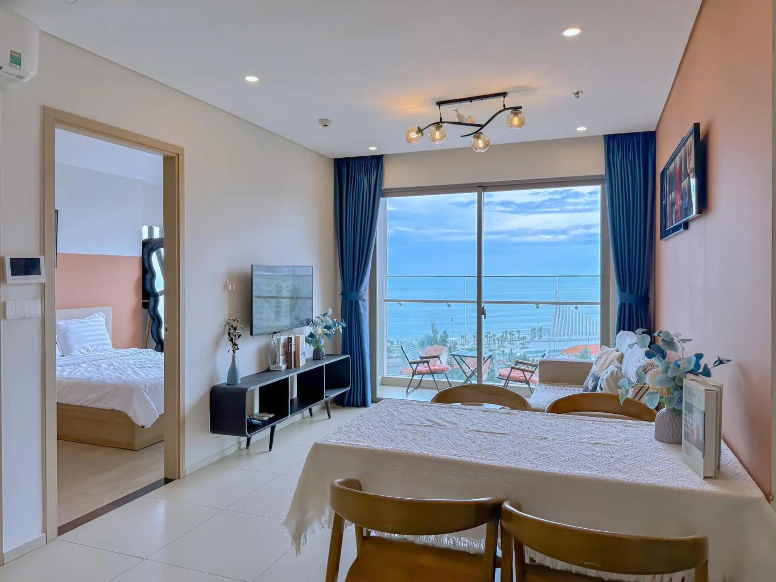 Photo of the whole room, Bed in Ken's House -The Sóng Condotel Vũng Tàu