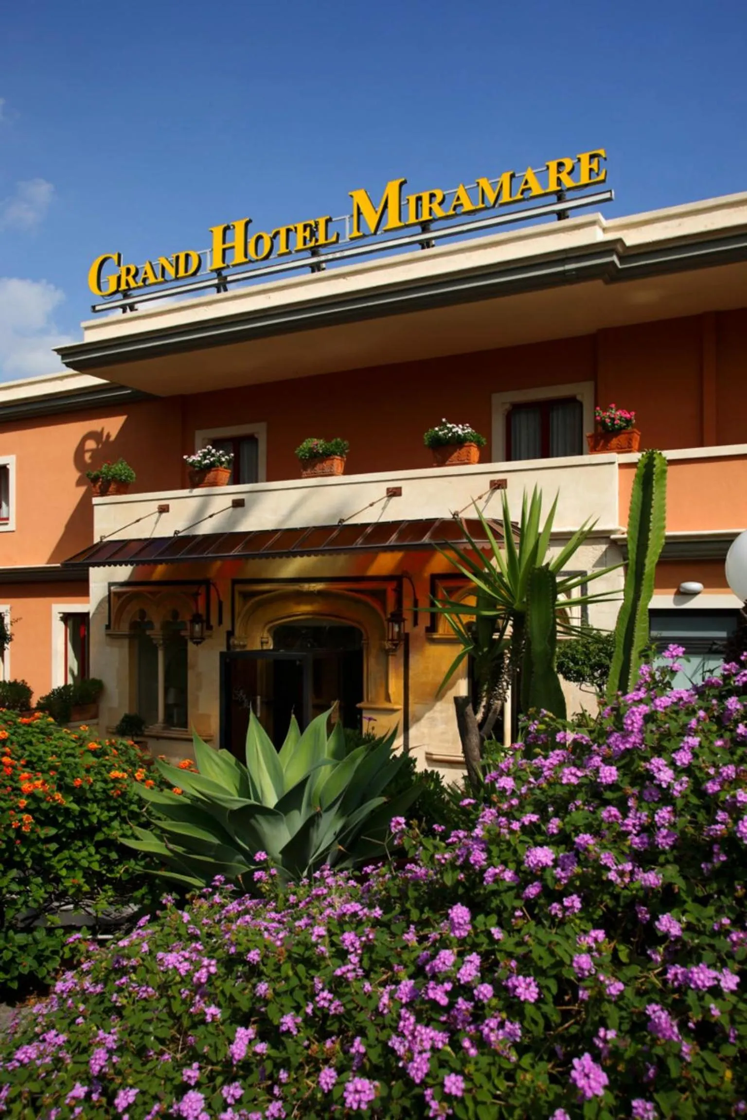 Facade/entrance in Grand Hotel Miramare
