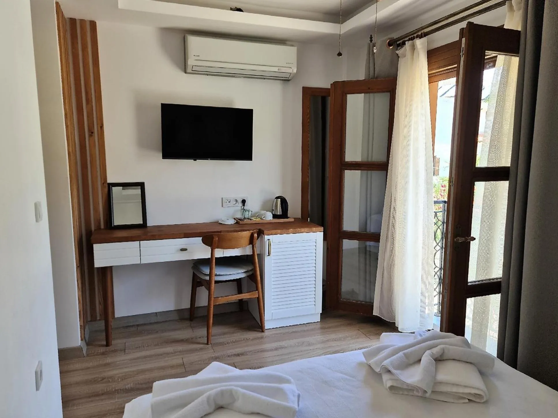 TV and multimedia, Bed in in Ephesus Hotel and Art Galery
