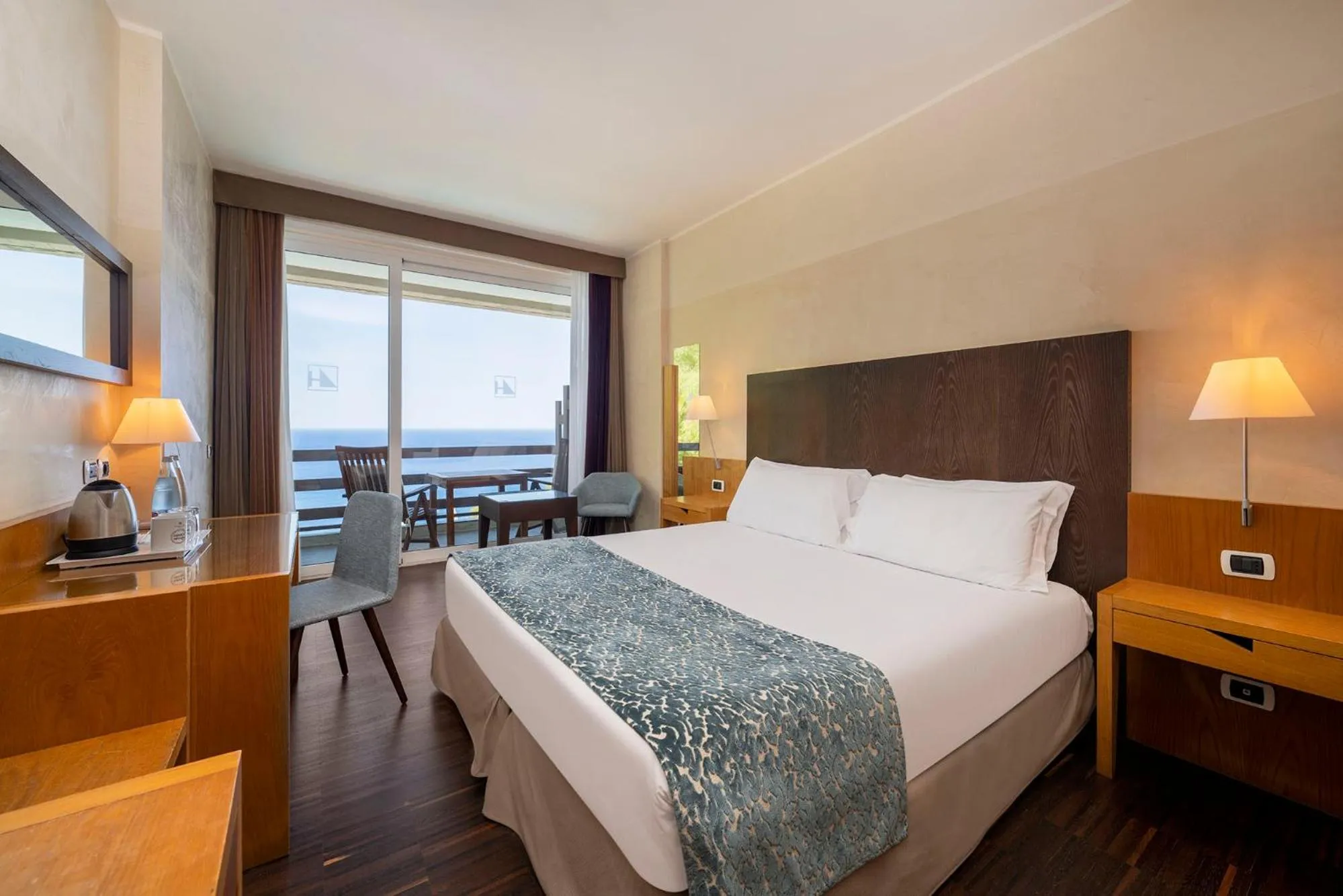 Bedroom, Bed in Eurostars Monte Tauro