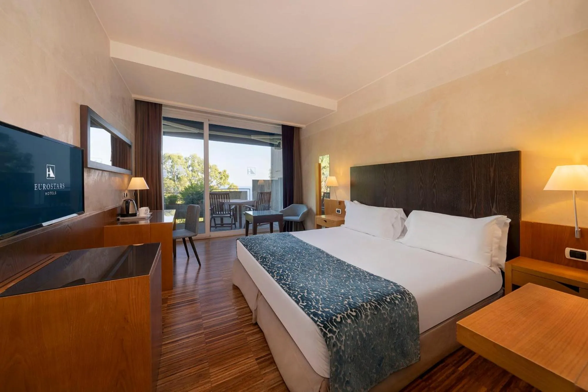 Bedroom, Bed in Eurostars Monte Tauro