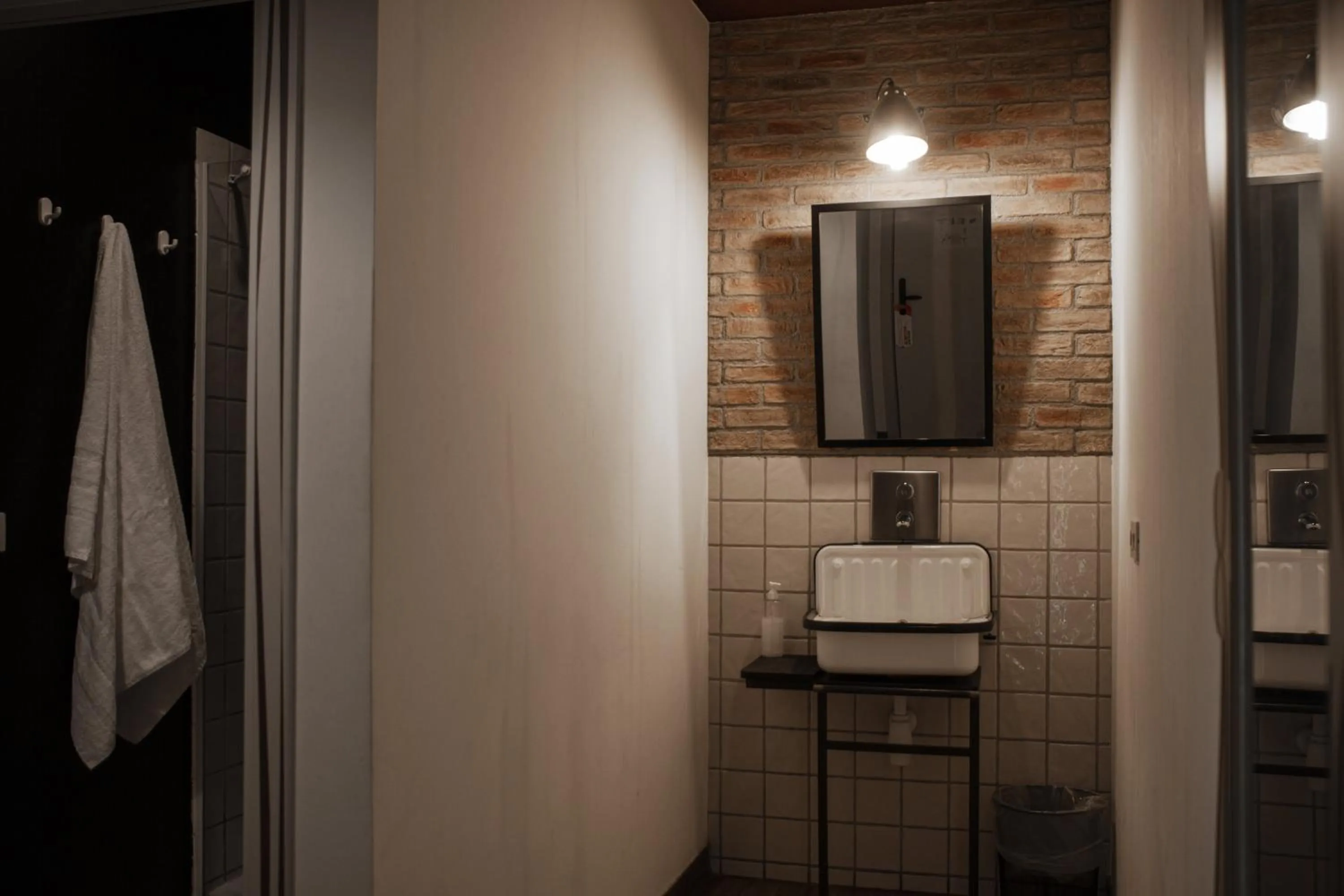 Bathroom in room00 Chueca Hostel