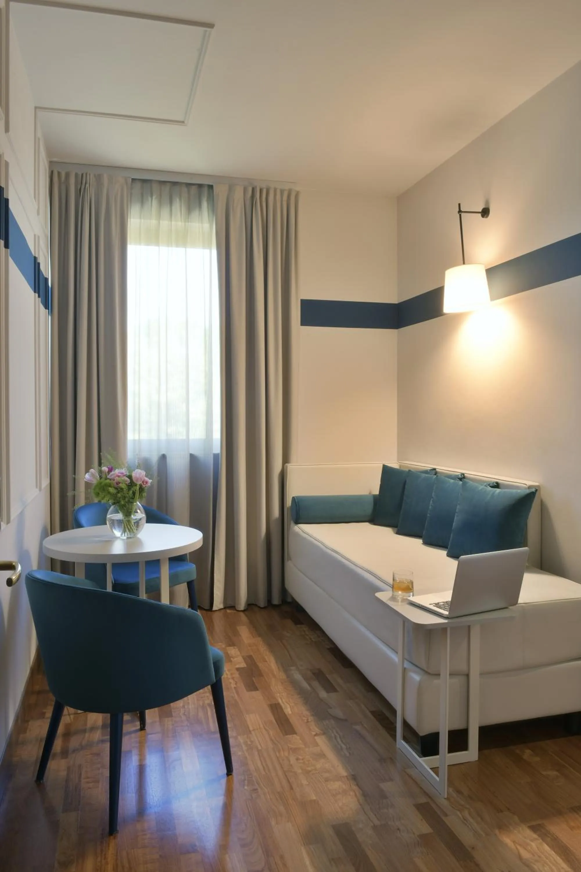 Living room, Bed in Hotel Torresi