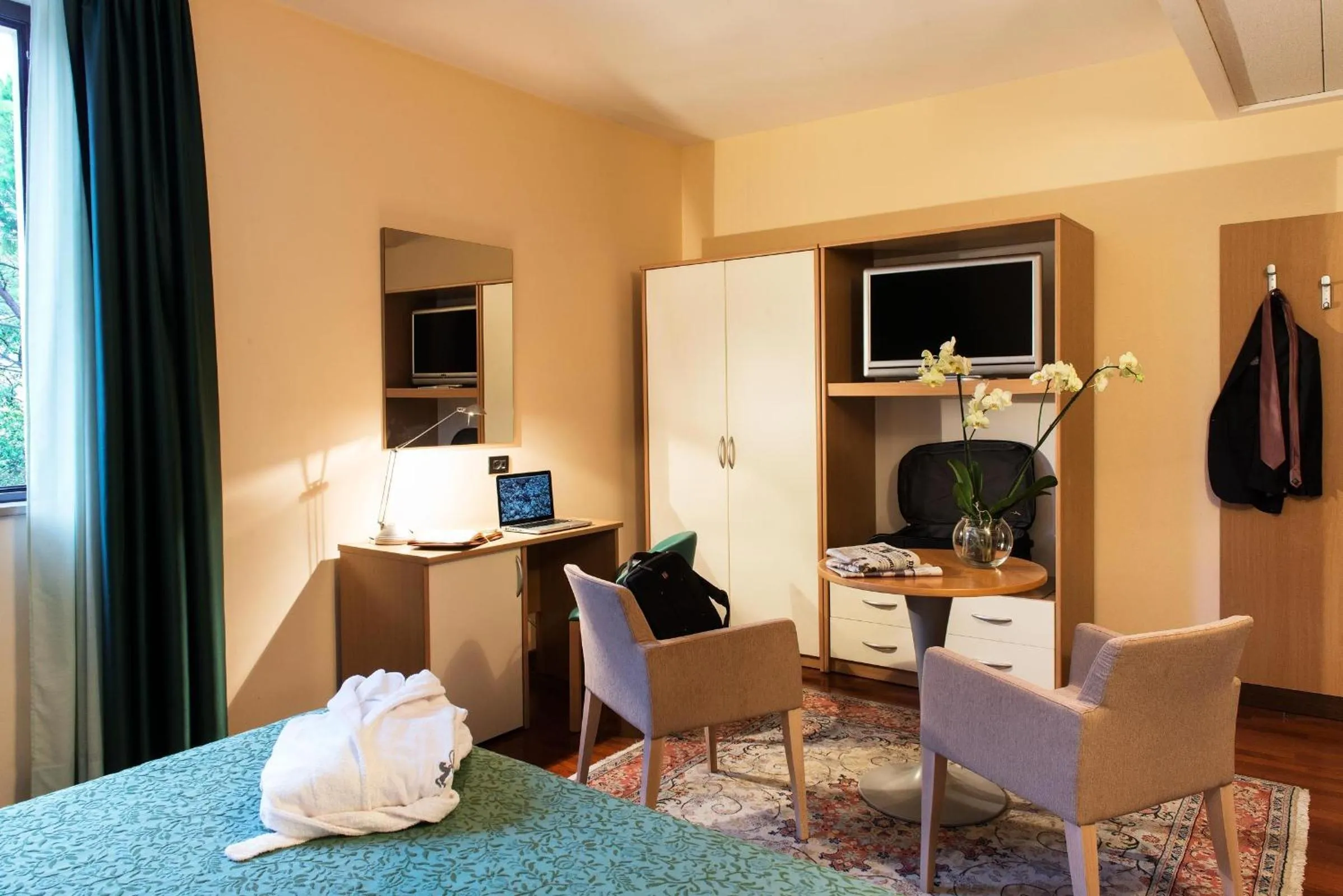 TV and multimedia, Bed in Hotel Torresi