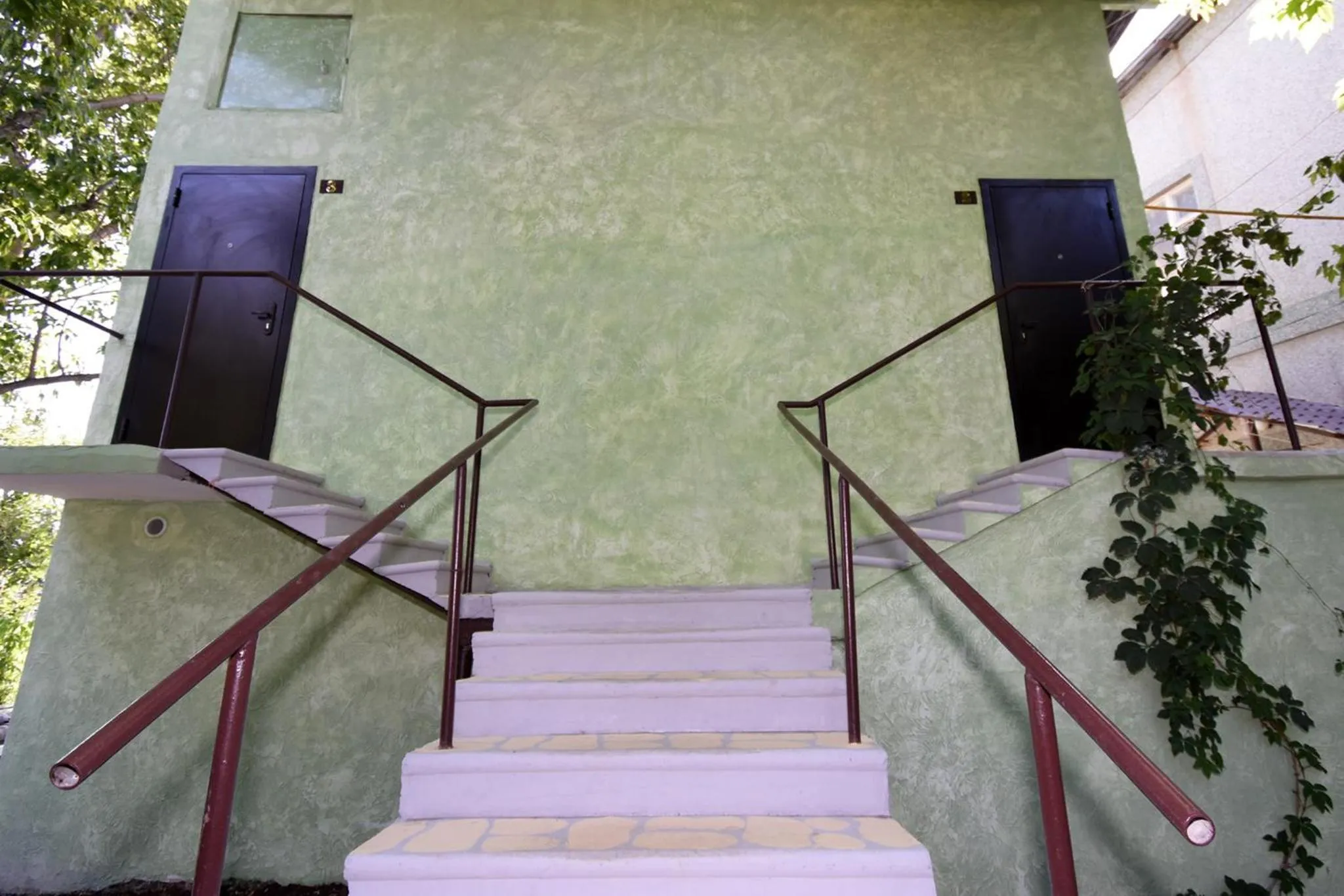 Property building in Forest Hills