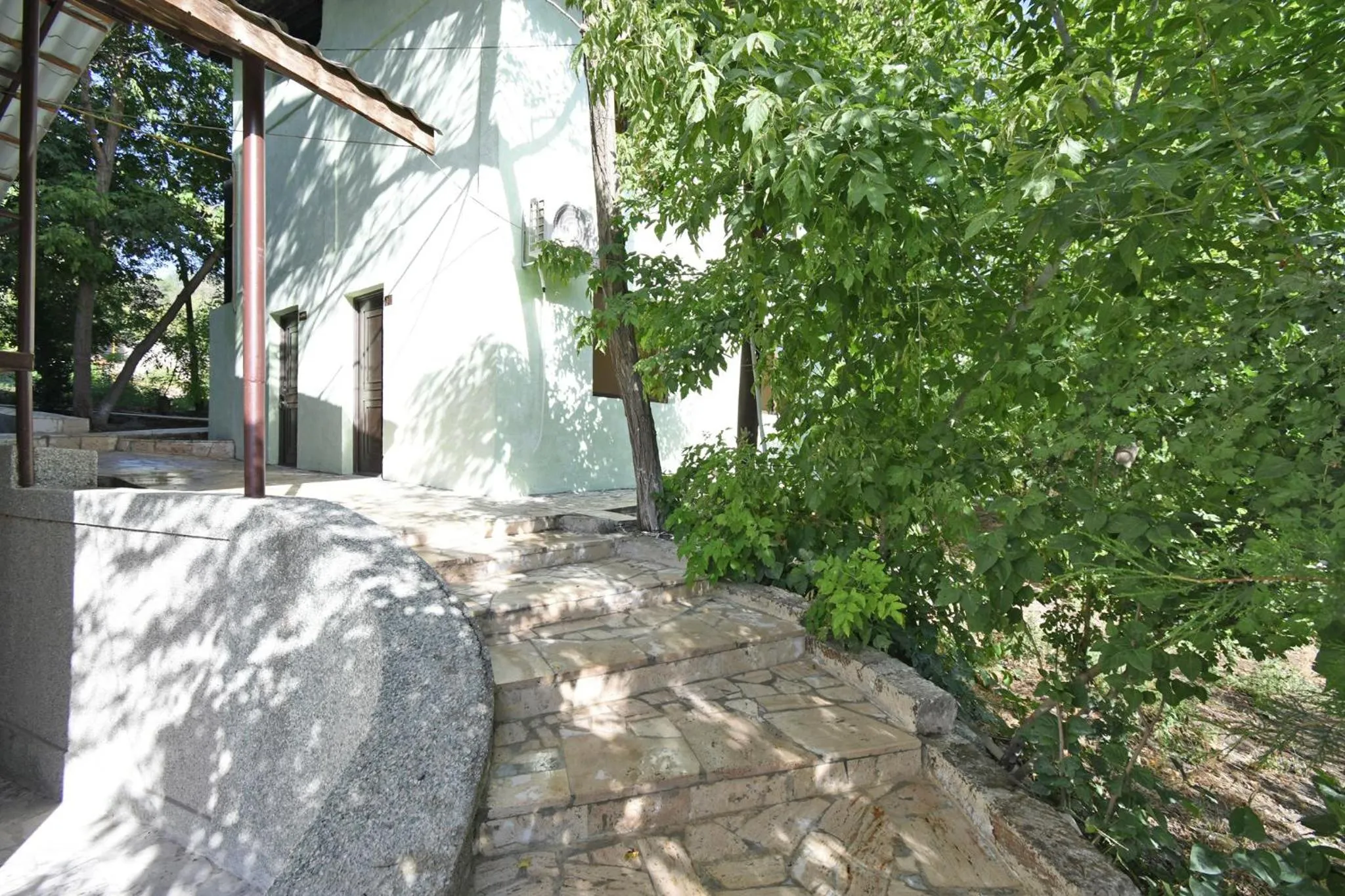 Property building in Forest Hills