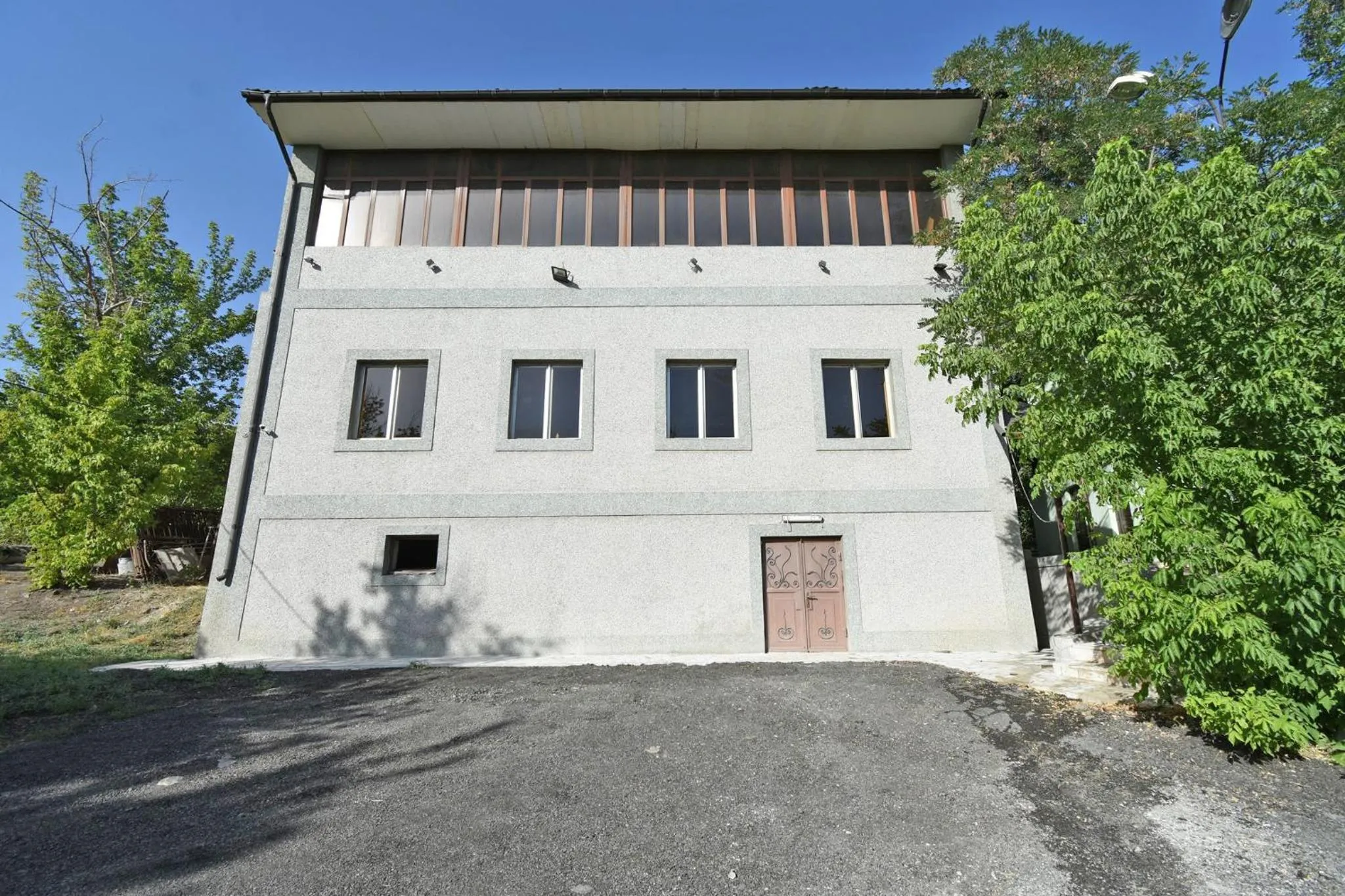 Property building in Forest Hills