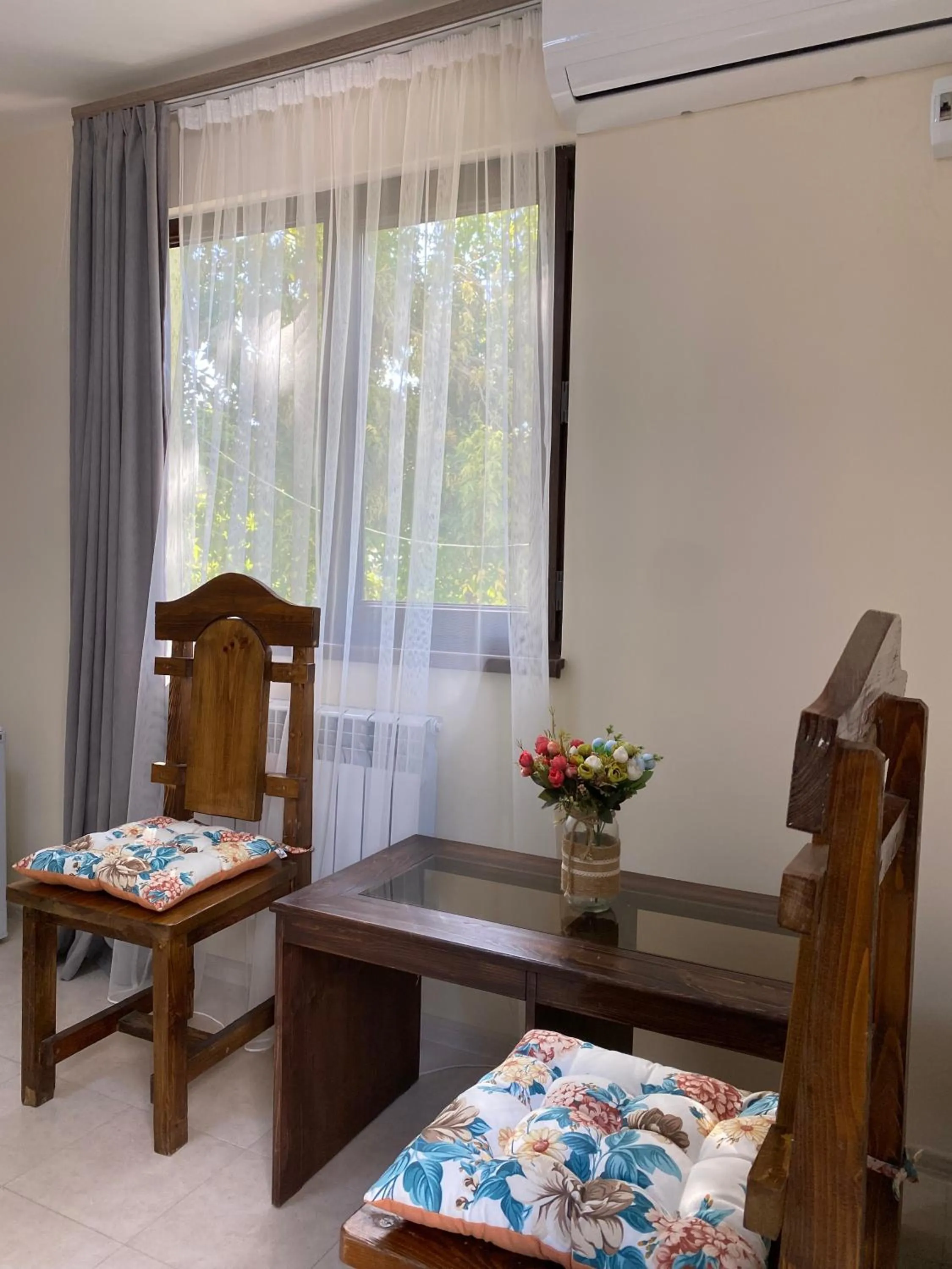 Breakfast in Forest Hills