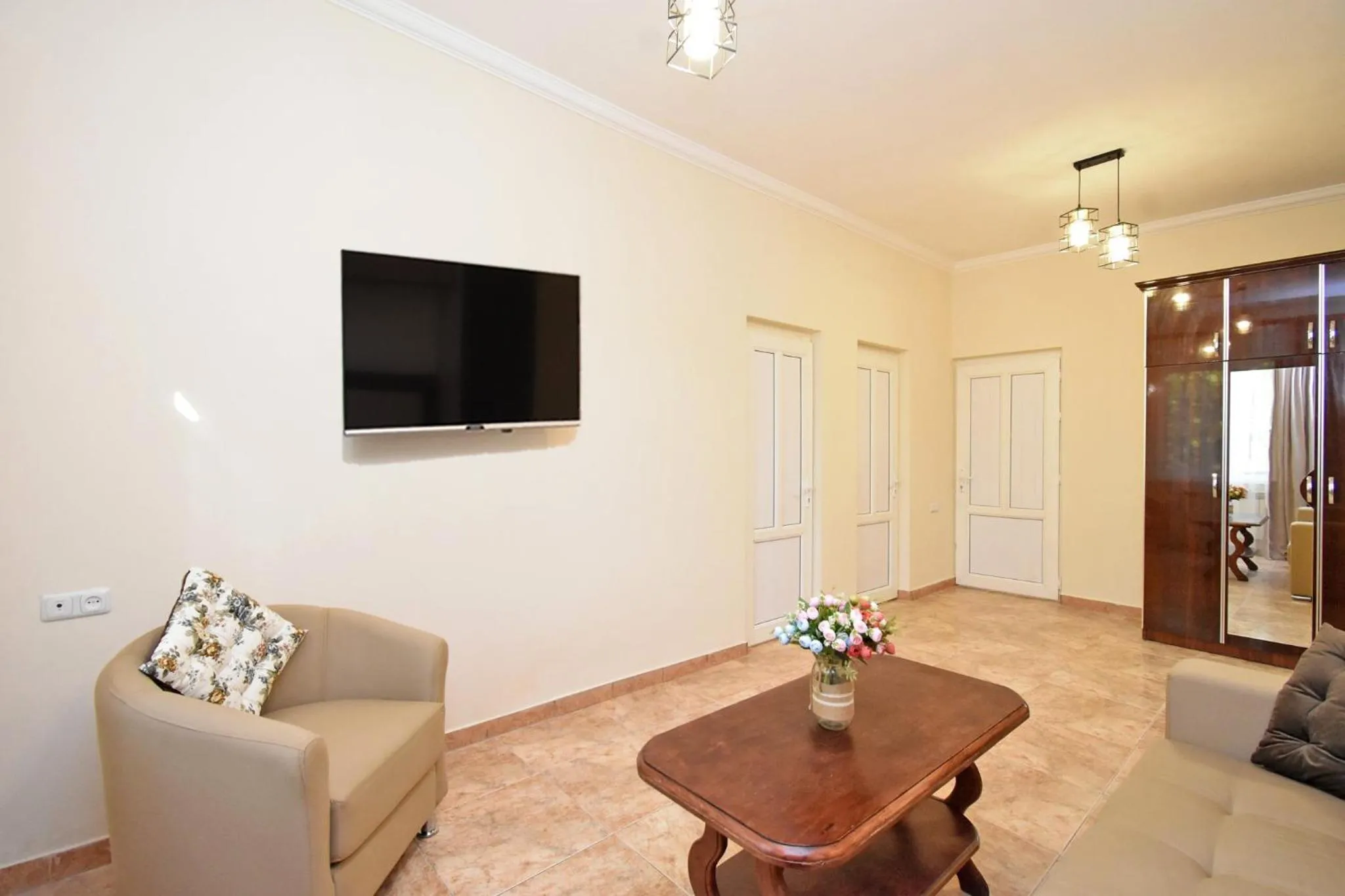 Communal lounge/ TV room in Forest Hills