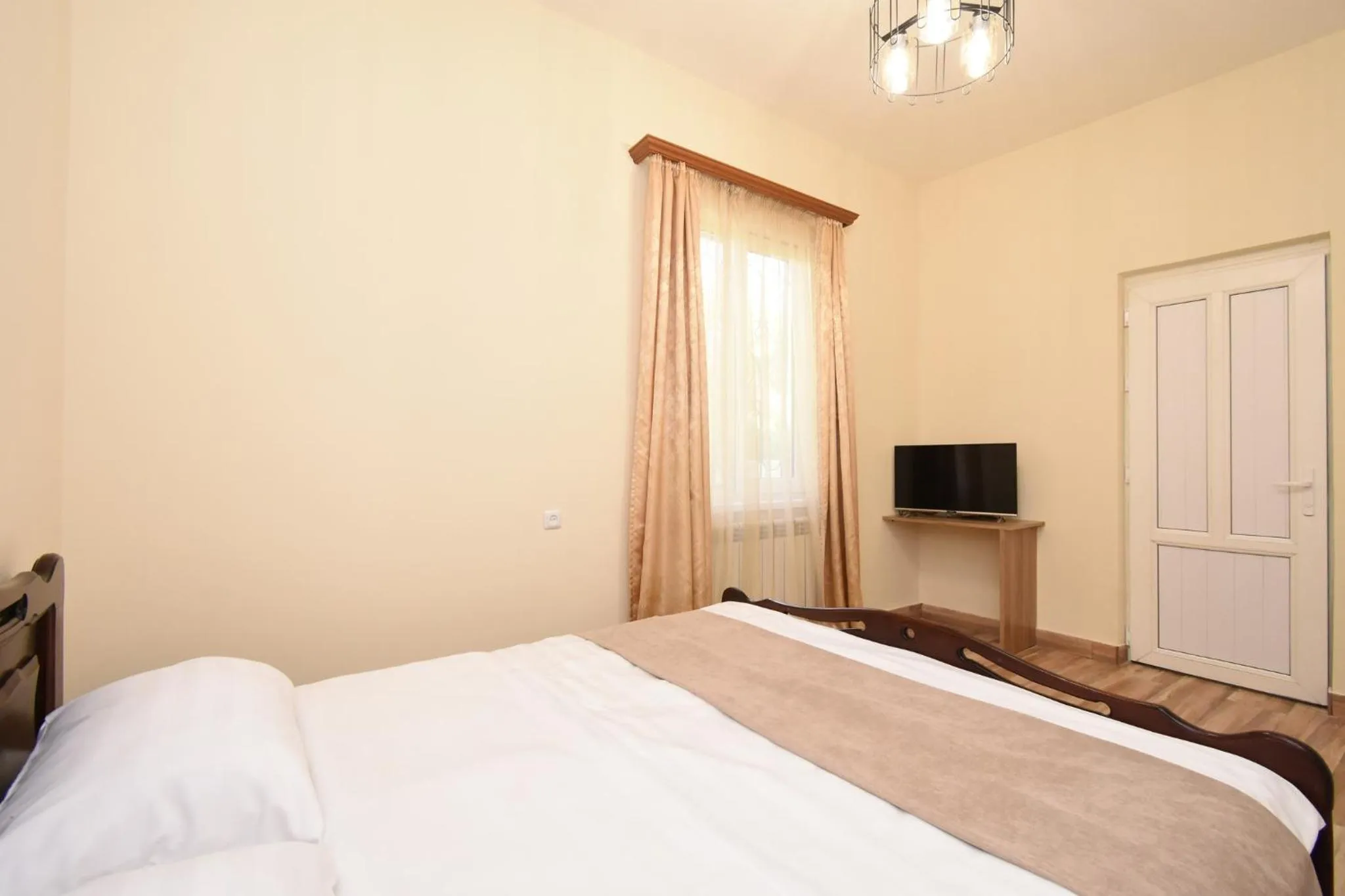 Communal lounge/ TV room in Forest Hills