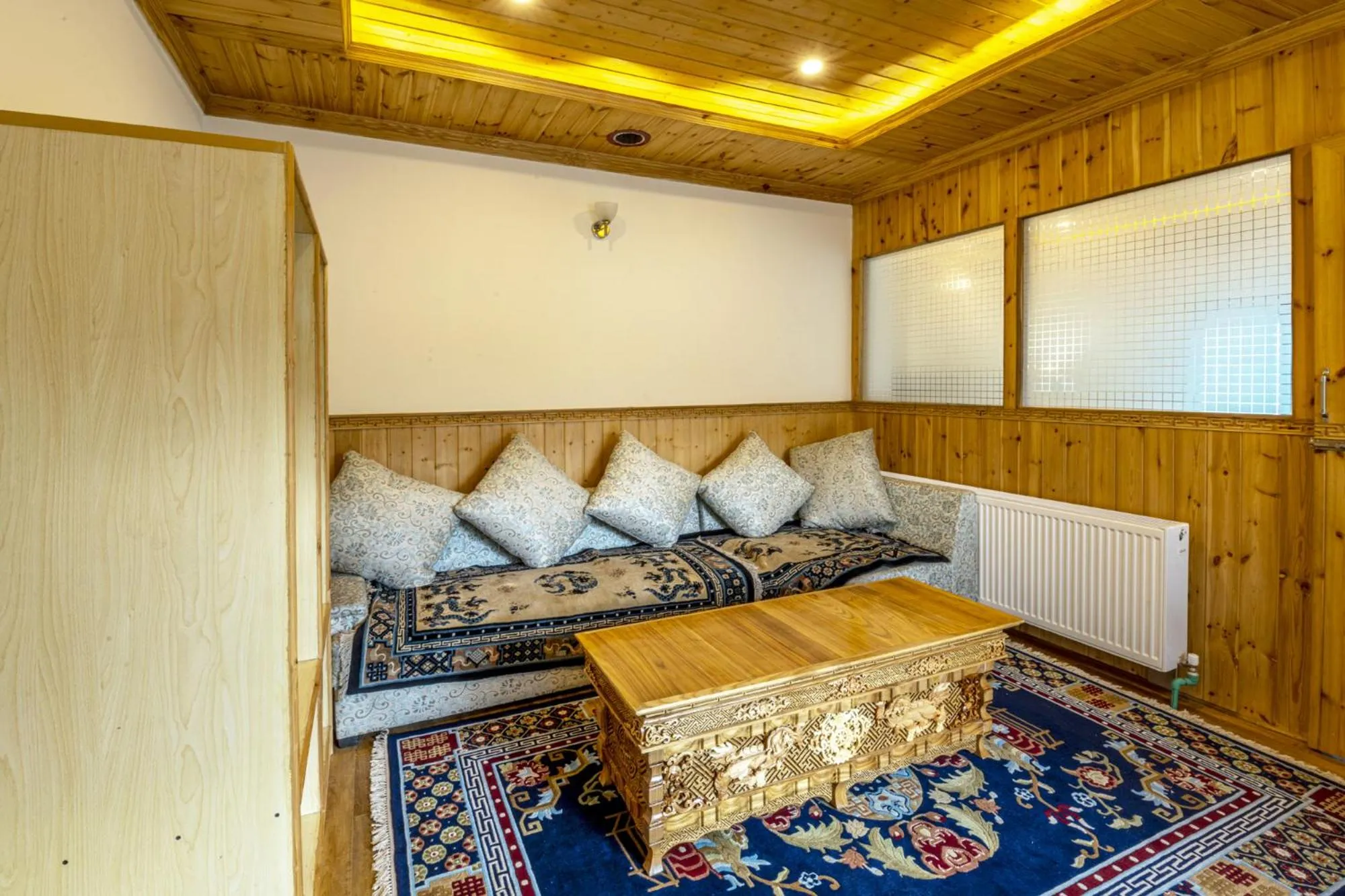 Seating area, Bed in HOTEL CHANTSA