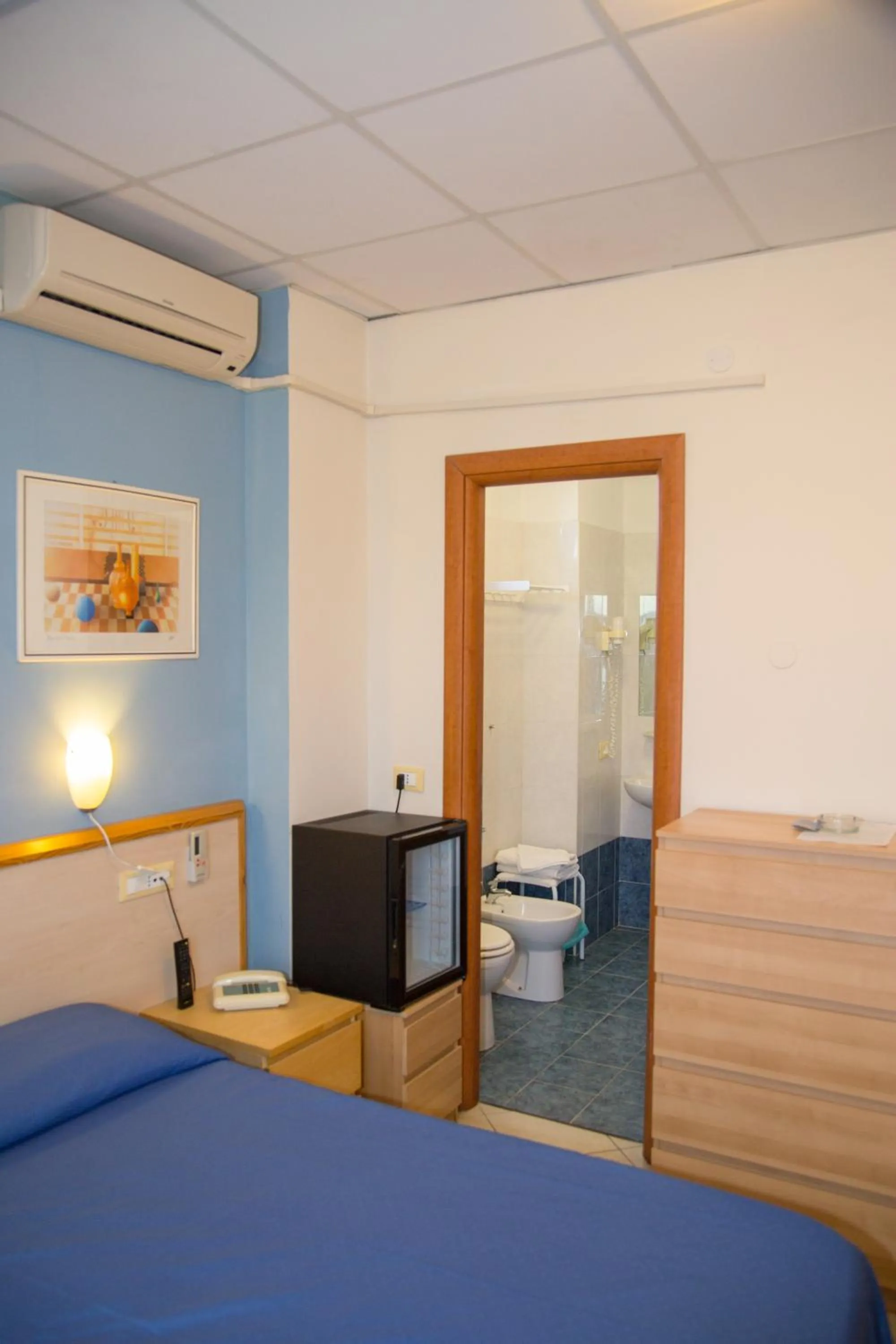 Bathroom, Bed in Hotel Delle Mimose