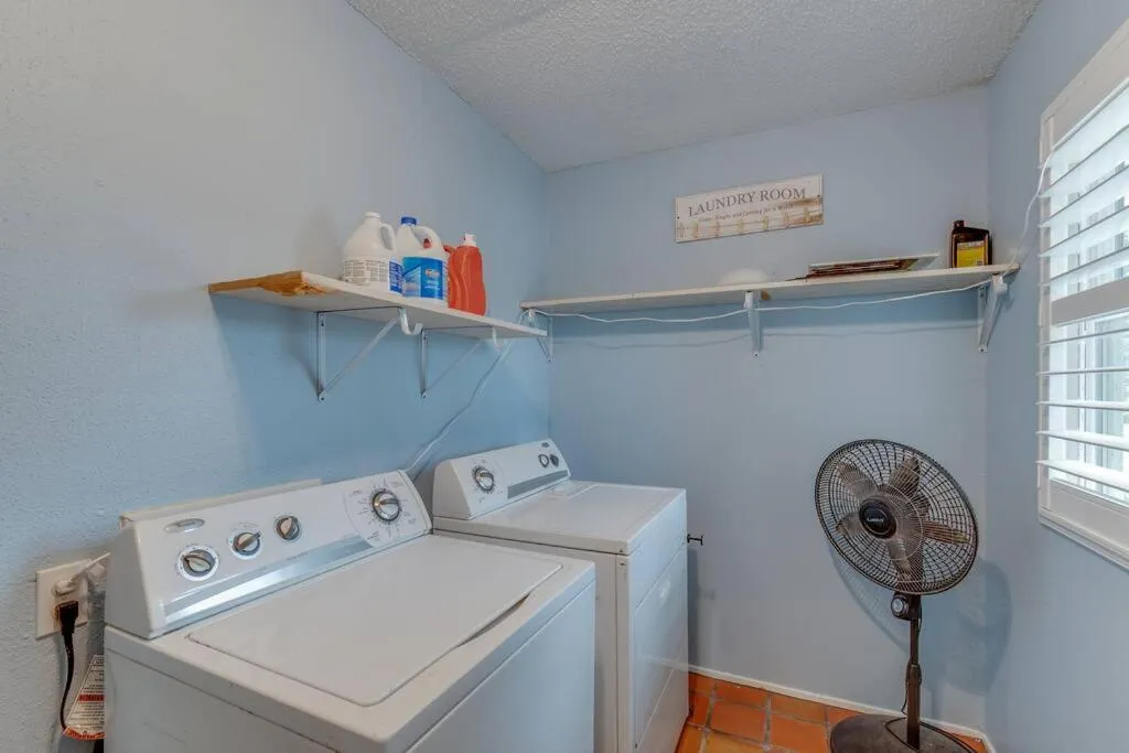 washing machine in Cozy 3br/2bath vacation house at Lake Travis