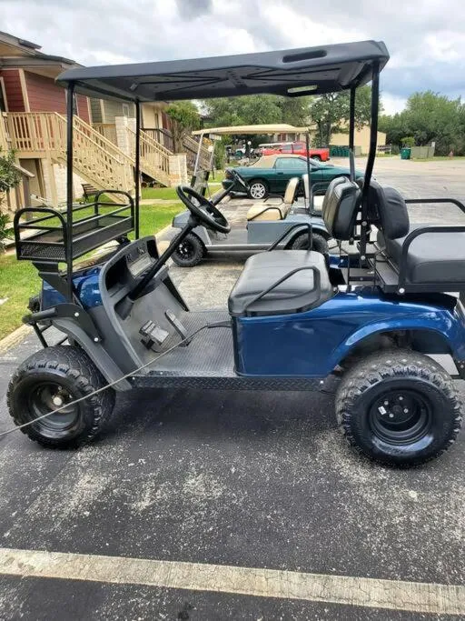 Parking in Cozy 3br/2bath vacation house at Lake Travis