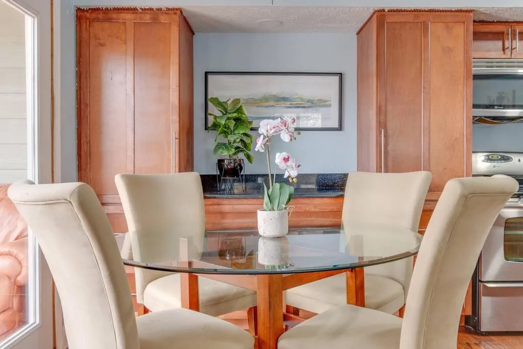 Dining area in Cozy 3br/2bath vacation house at Lake Travis