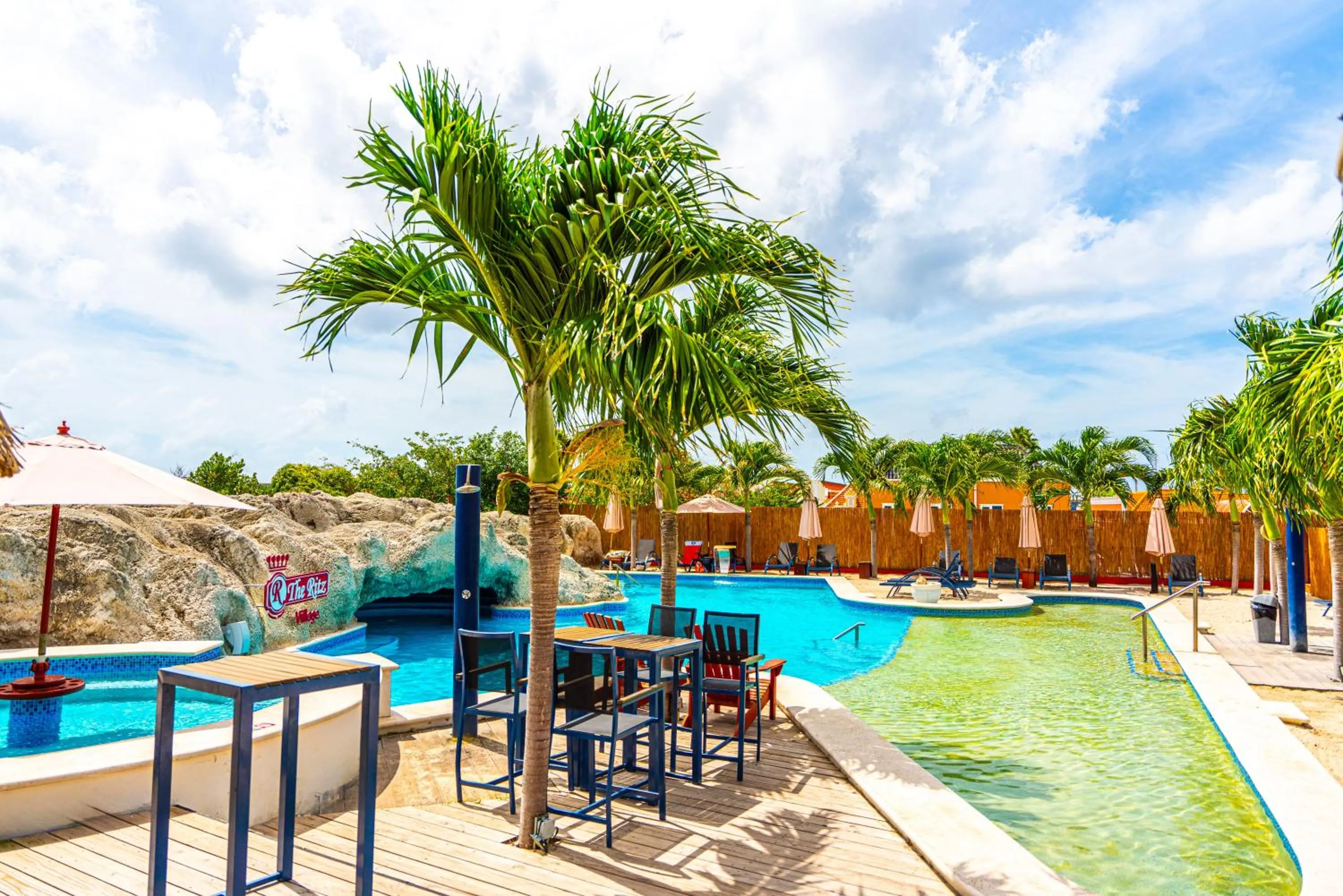 Swimming pool in The Ritz Hostel