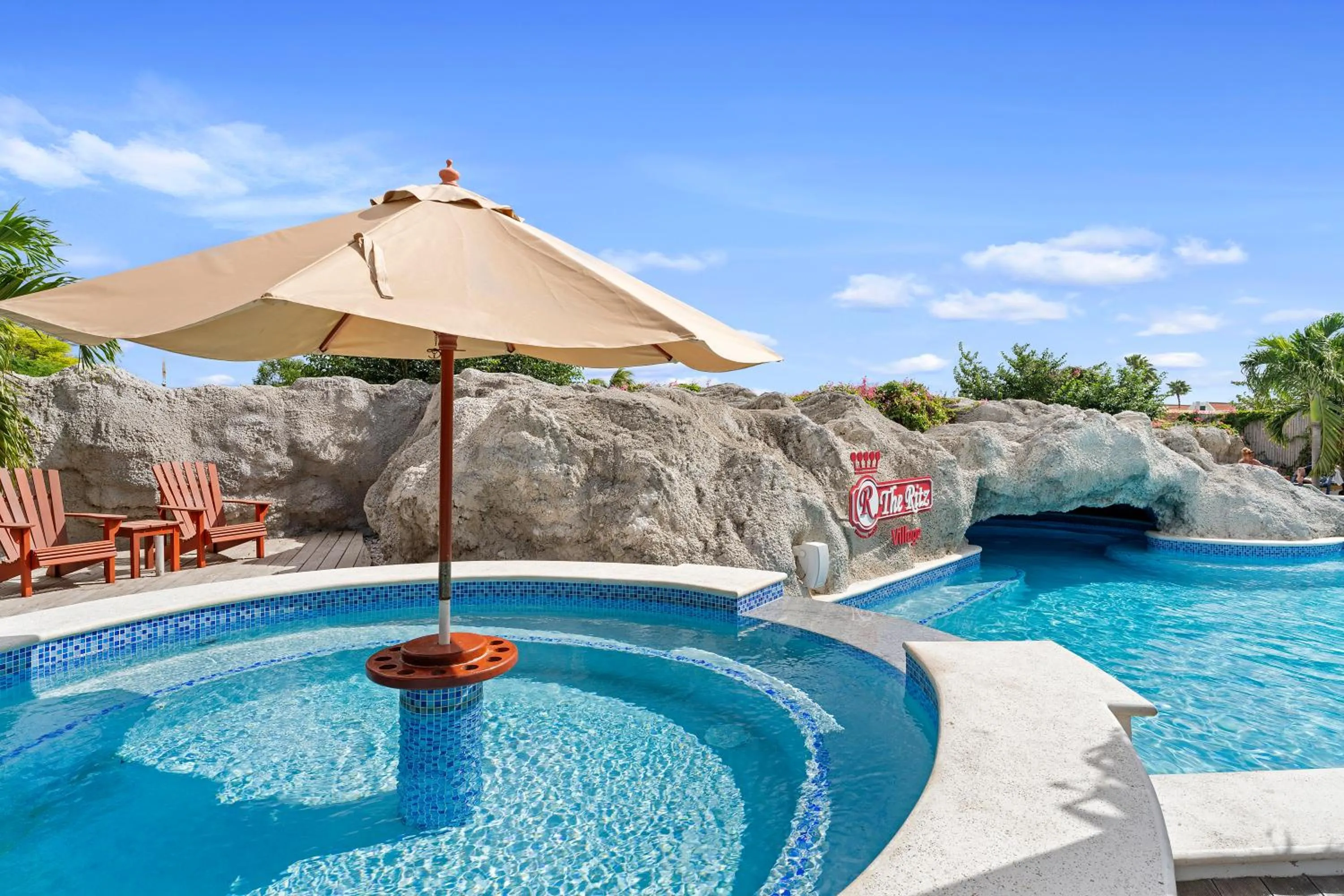 Swimming pool in The Ritz Hostel