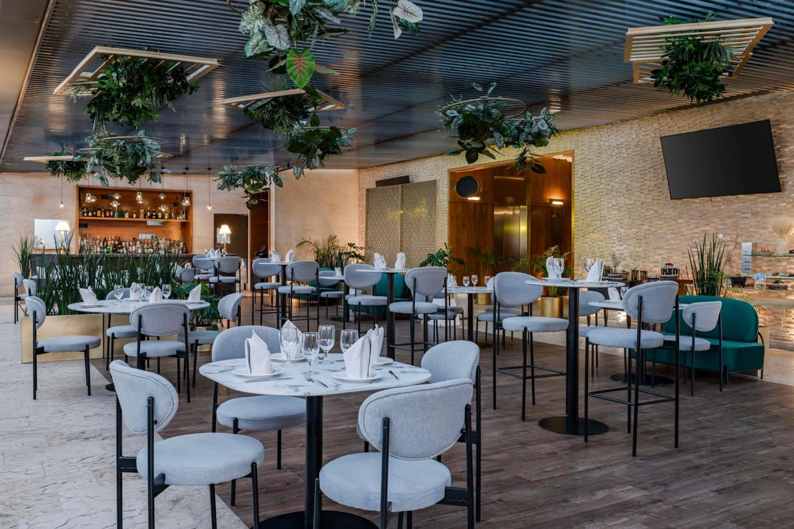 Restaurant/places to eat in Hilton Mexico City Santa Fe