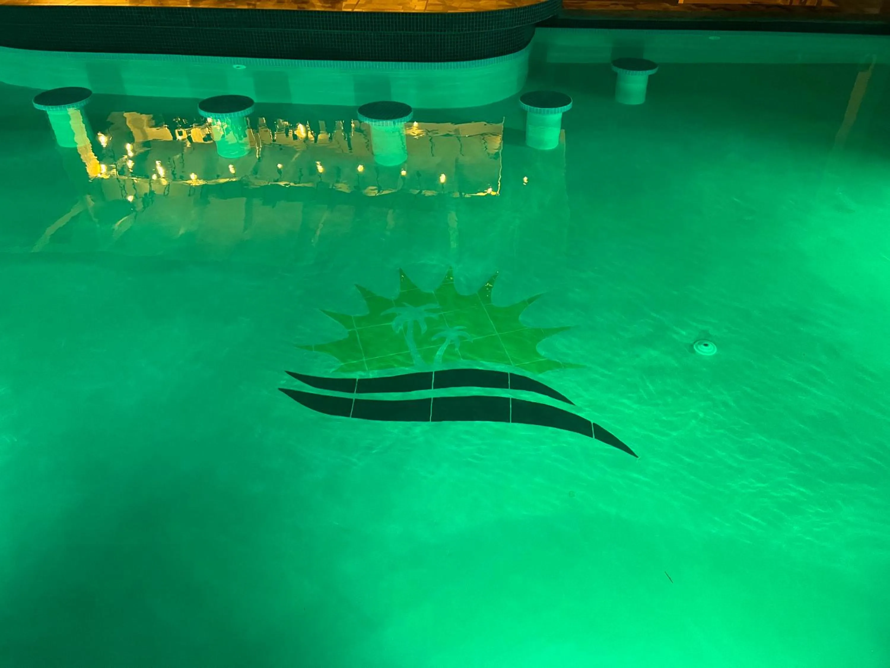 Restaurant/places to eat in Tropical Paradise