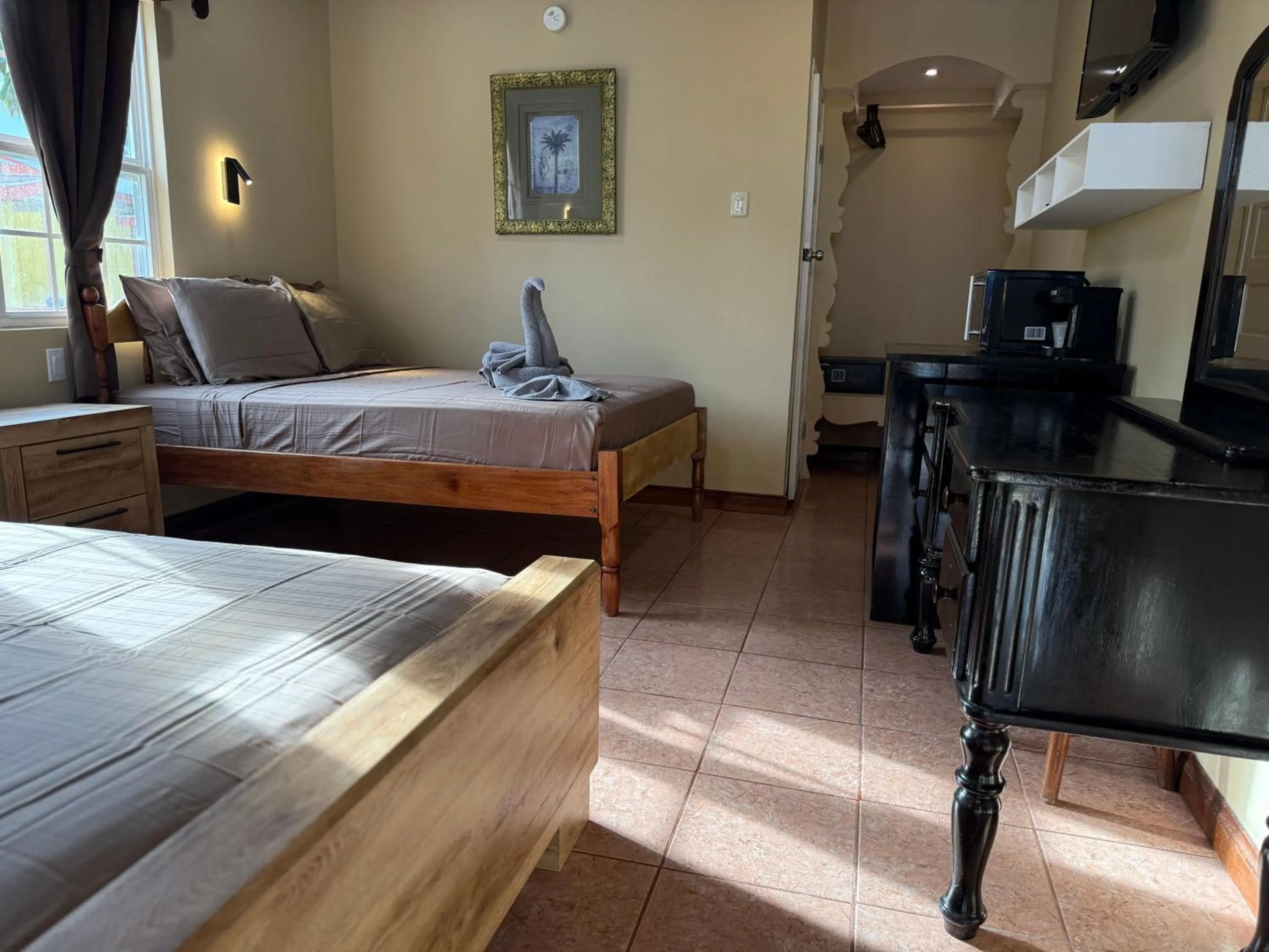 TV and multimedia, Bed in Tropical Paradise