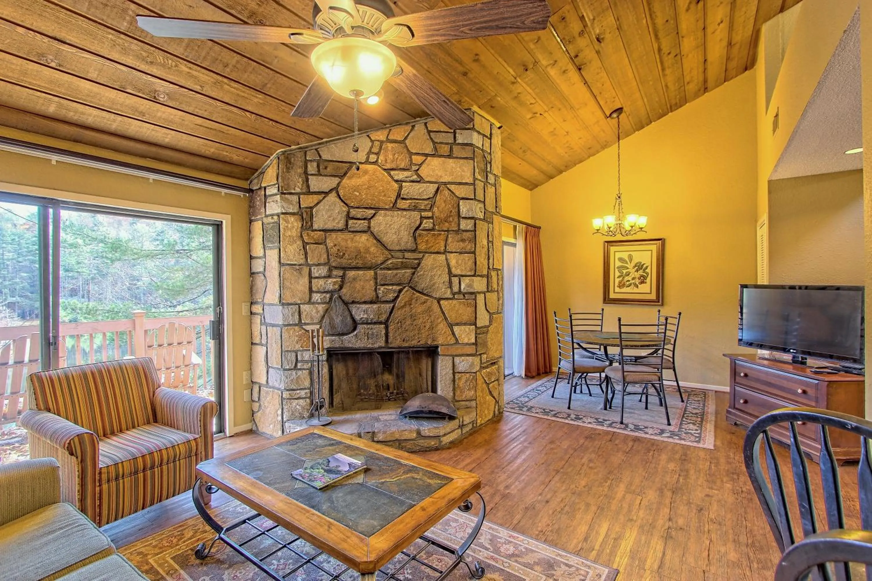 TV and multimedia in Foxhunt at Sapphire Valley