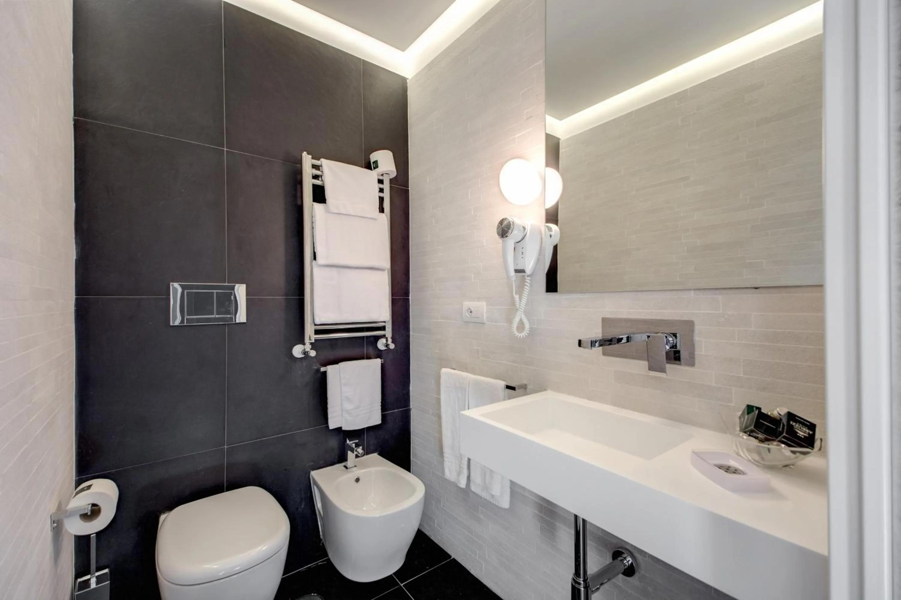 Bathroom in Albergo Abruzzi