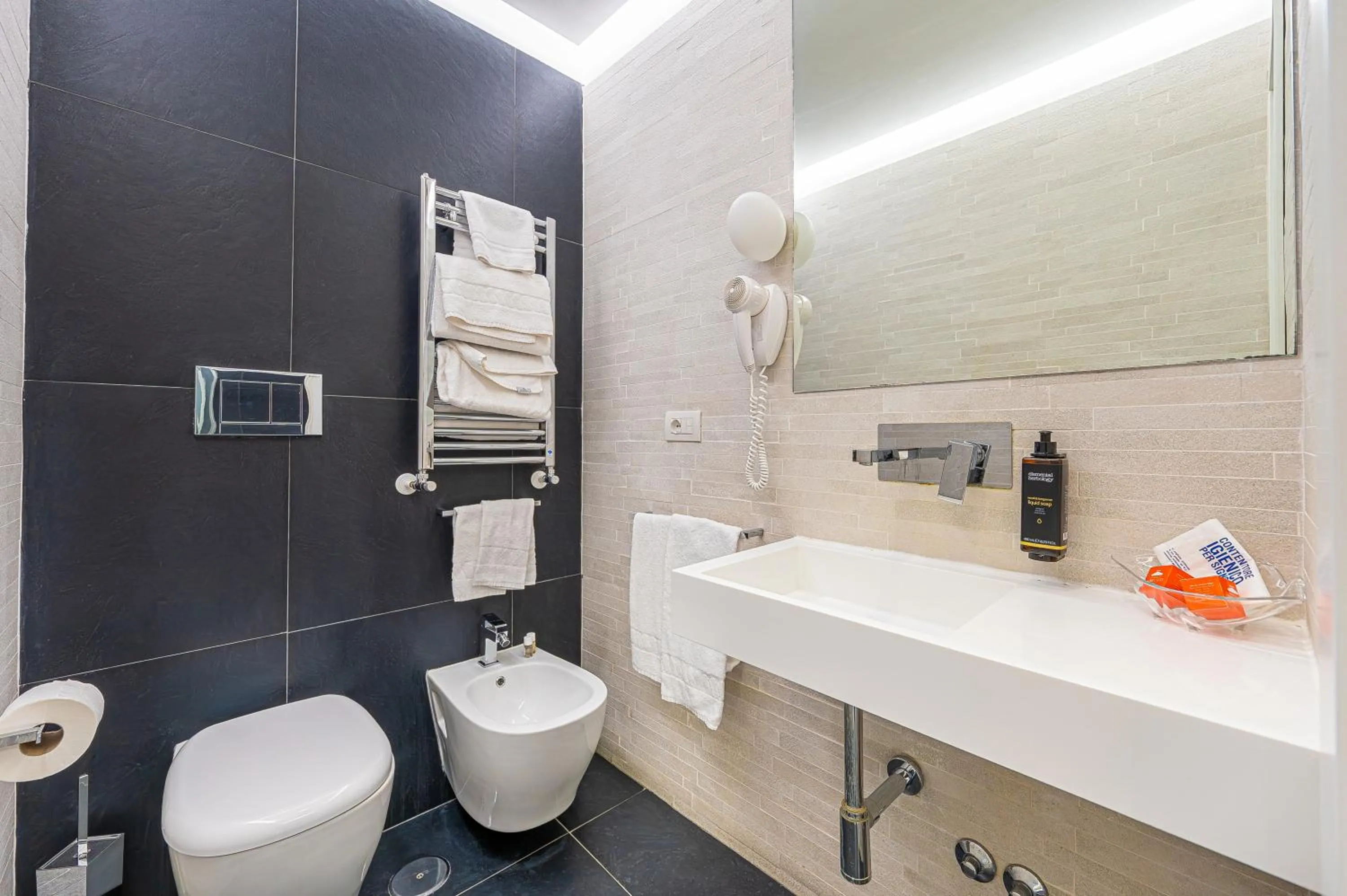 Bathroom in Albergo Abruzzi