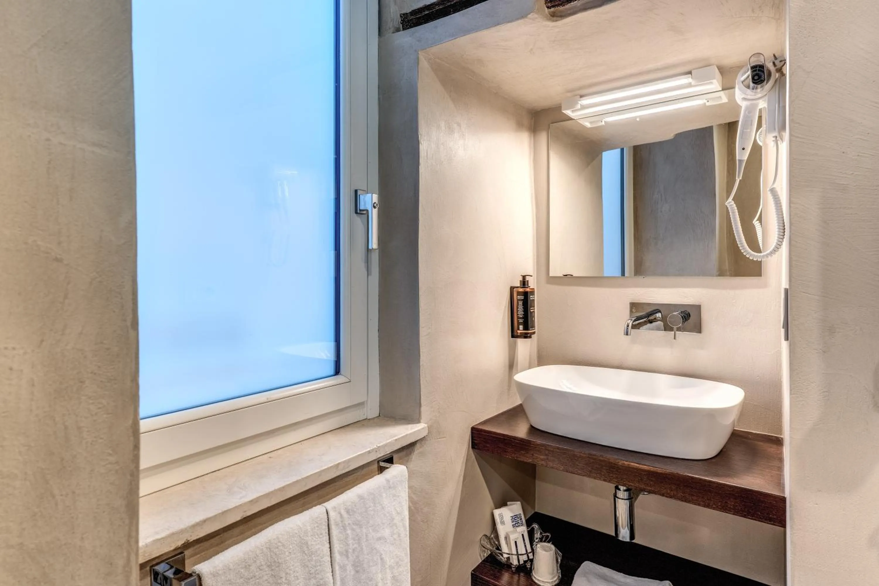 Shower in Albergo Abruzzi